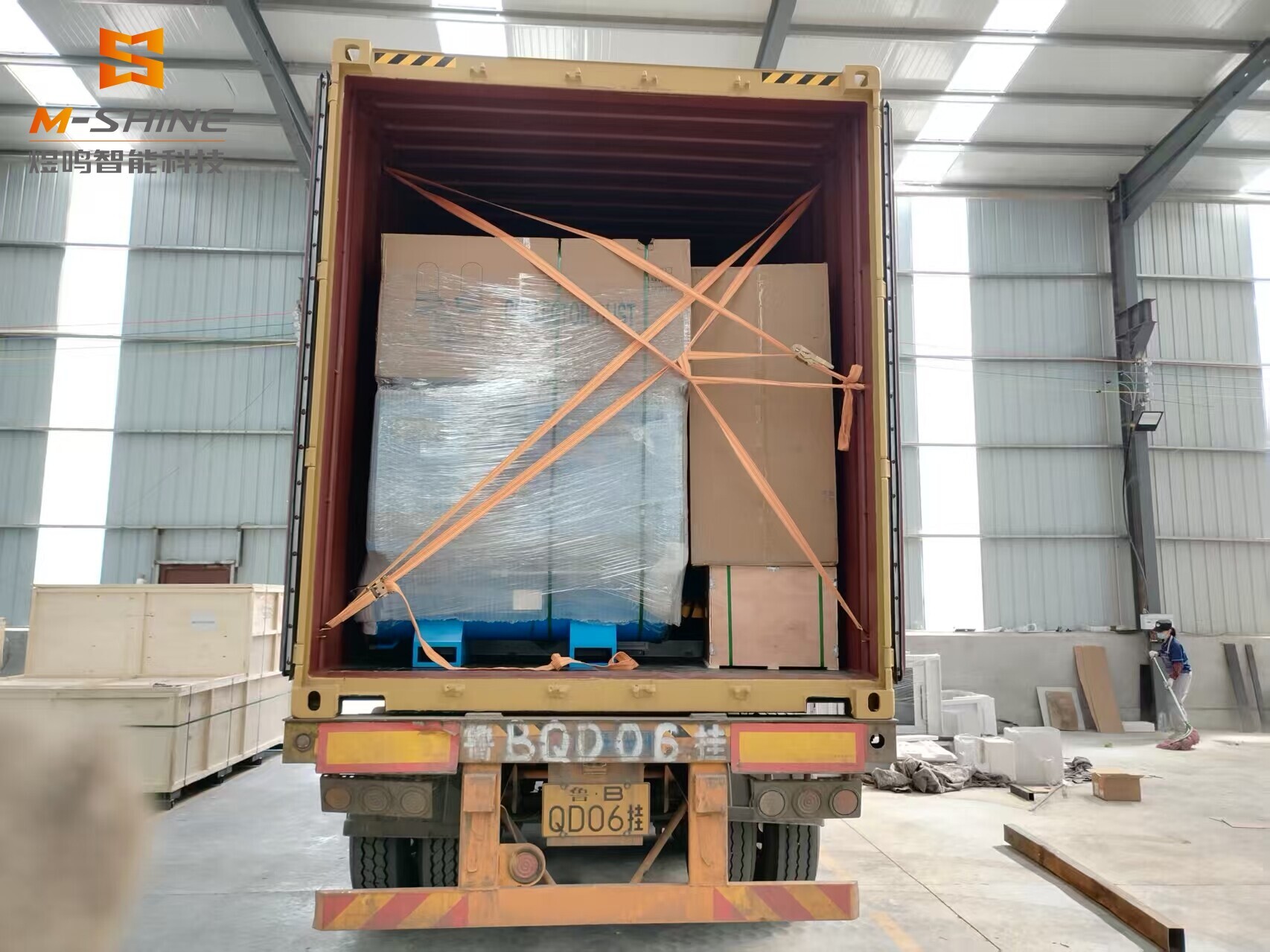 JINAN M-SHINE успешно отправляет несколько фрезерных станков с ЧПУ 2040 в Боливию