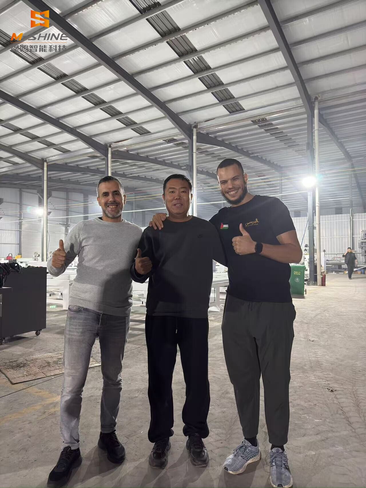 Итальянский покупатель фрезерного станка с ЧПУ ATC по дереву посетил JINAN M-SHINE для осмотра и переговоров о сотрудничестве