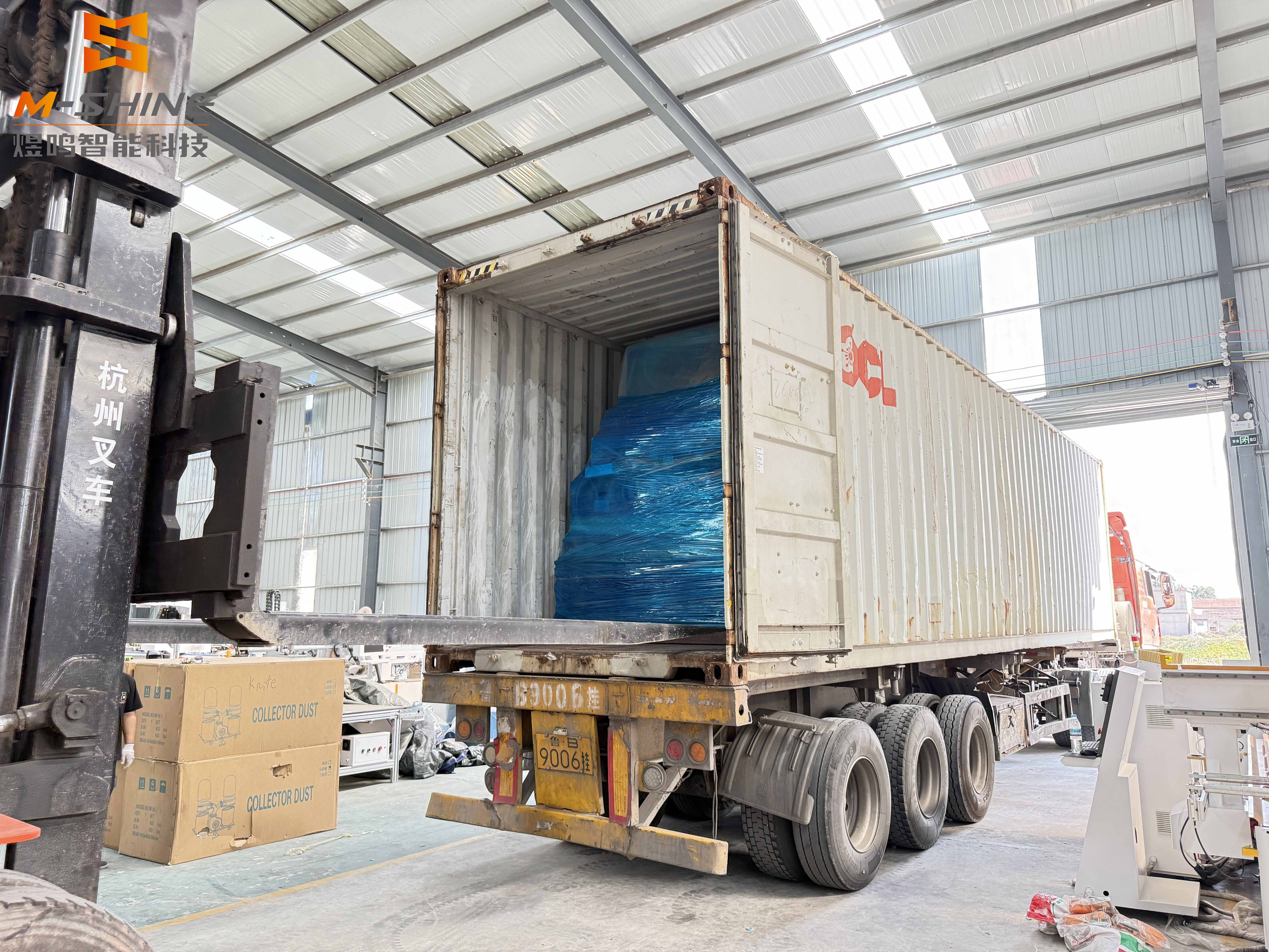 JINAN M-shine atc раскройный фрезерный станок по дереву отправляет высококлассное оборудование с ЧПУ в Германию