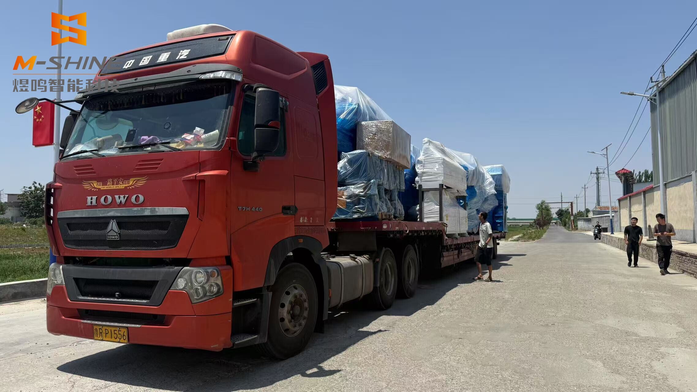 Большая партия деревообрабатывающего оборудования погружена и отправлена в Россию