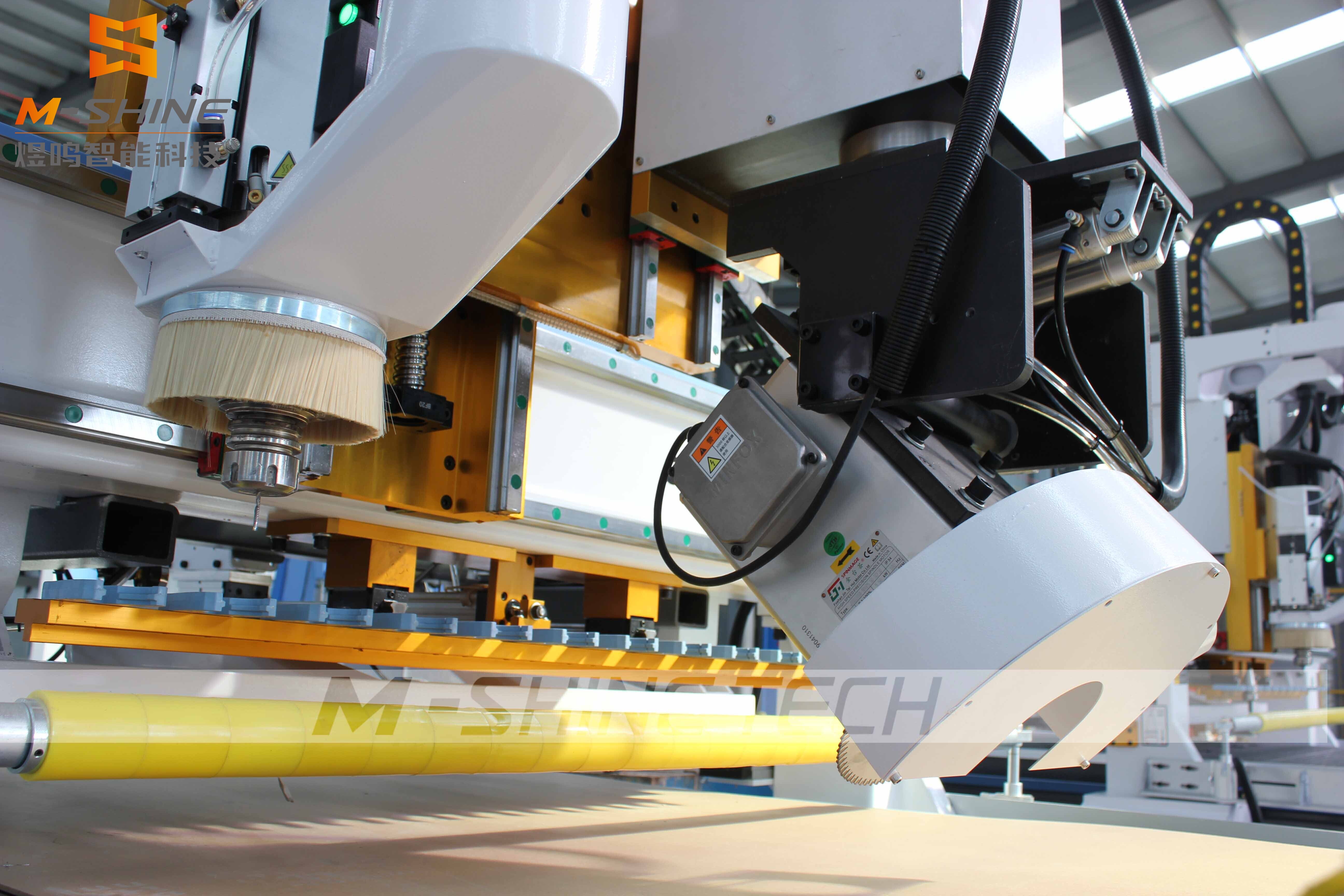 Правильно понимать характеристики и применение одношпиндельной многофункциональной комбинации с высокой мощностью для фрезерного станка с ЧПУ ATC для дерева