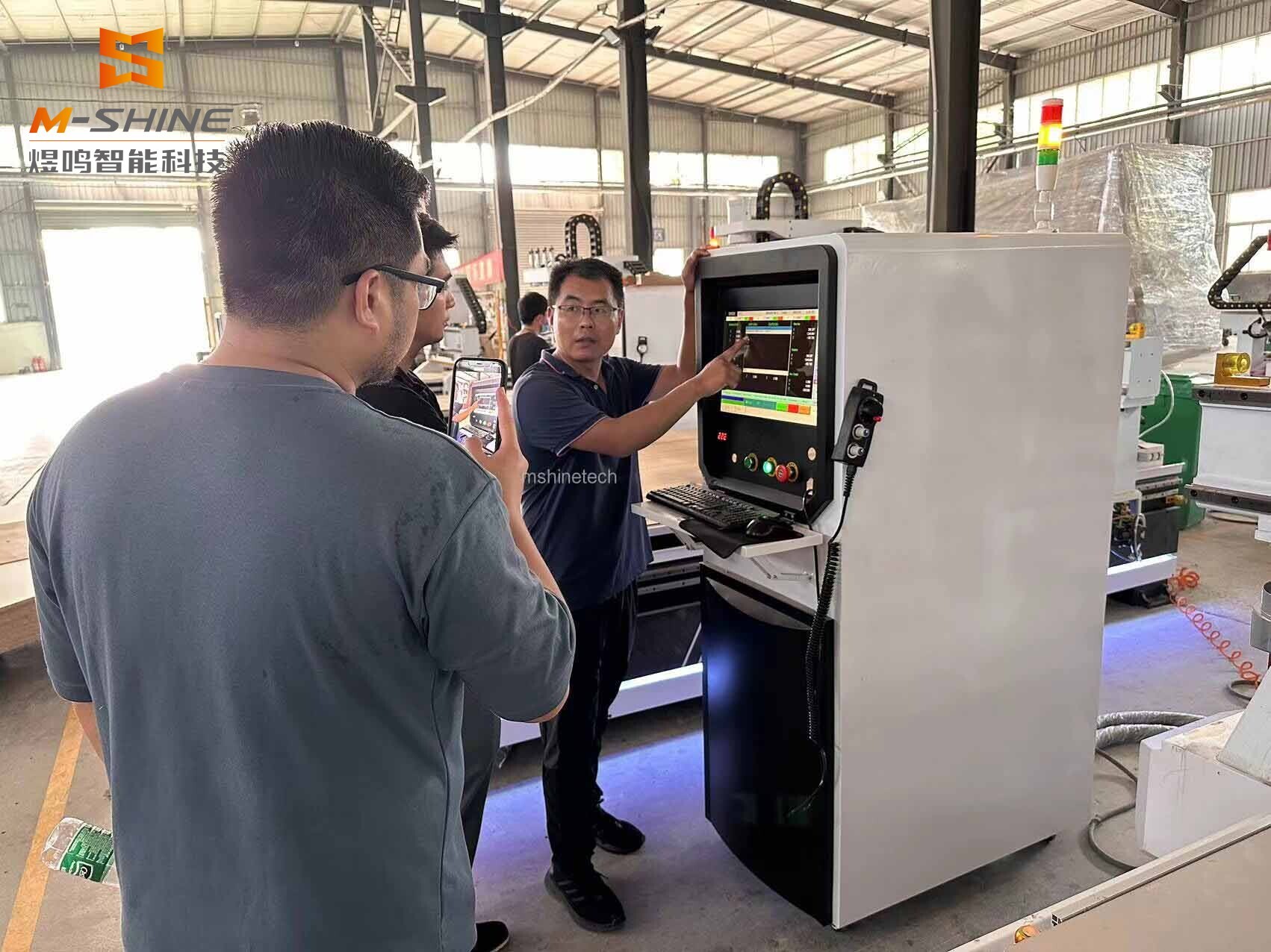 Мы тепло приветствуем наших партнеров из Казахстана, чтобы посетить наш завод для проверки