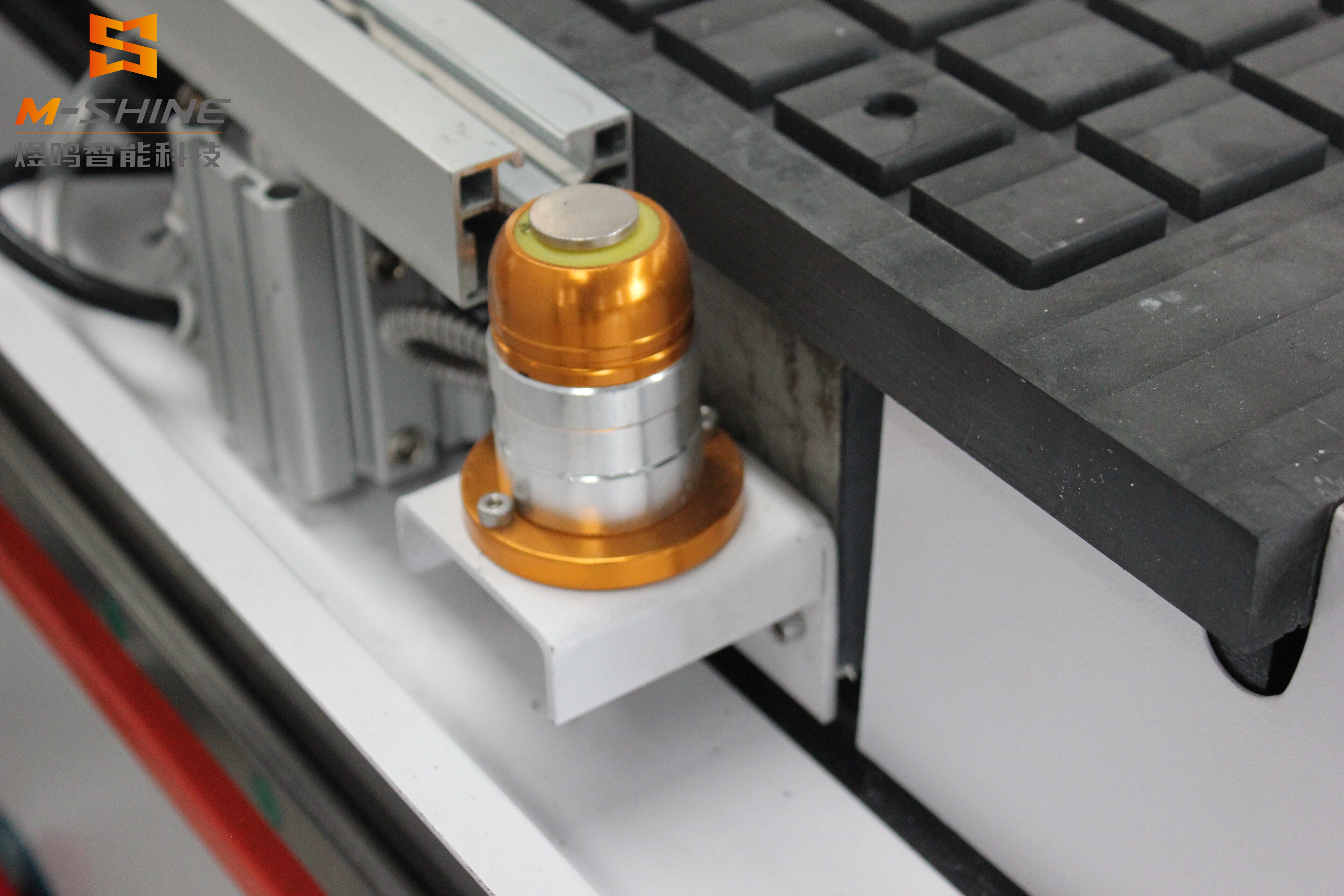 Получите полное представление об автоматическом наладчике инструмента в раскроечном фрезерном станке с ЧПУ ATC