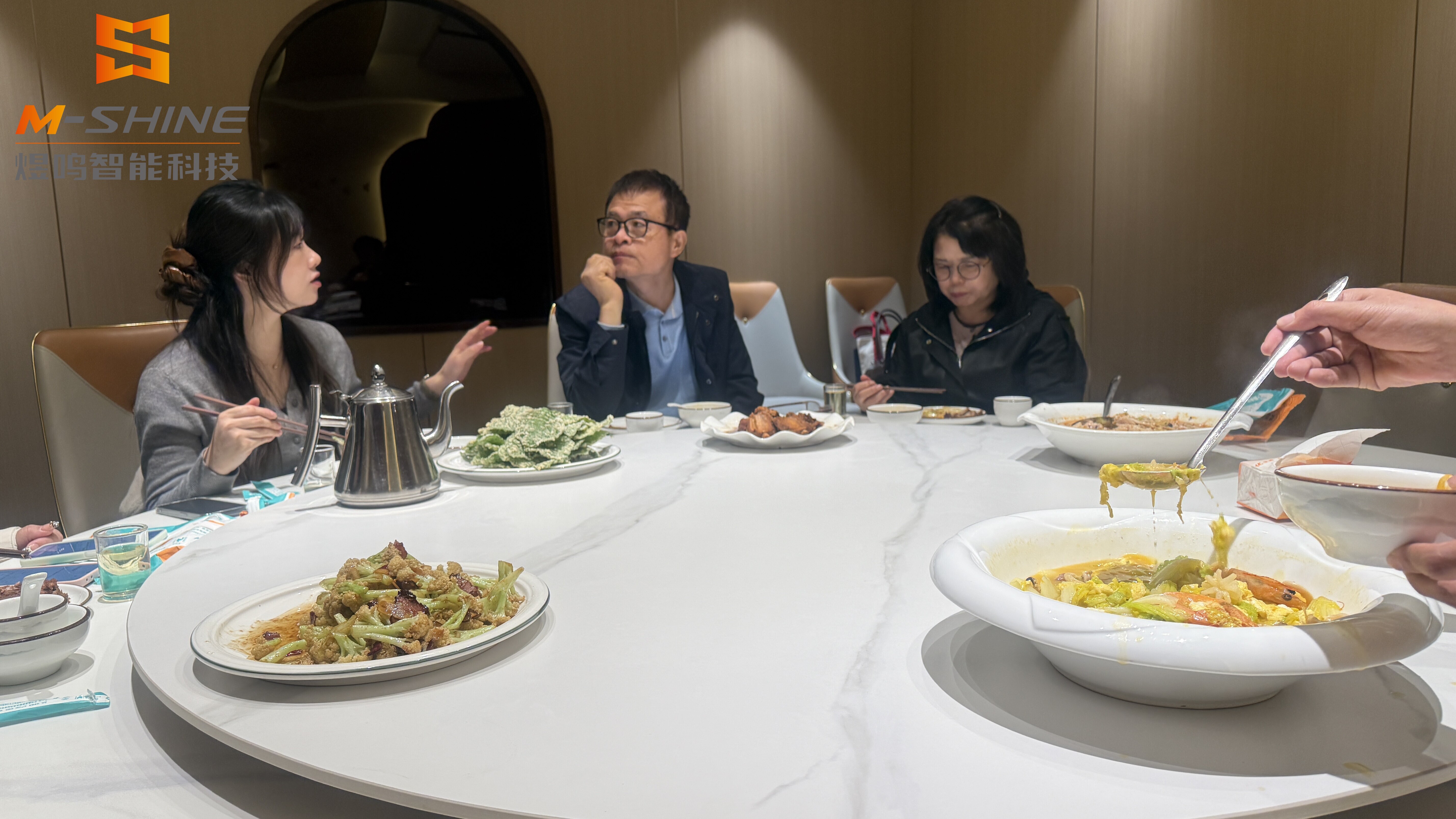 Путь инноваций: корейские партнеры исследуют будущее обработки панелей с ЧПУ-станком 1328 ATC от JINAN M-SHINE