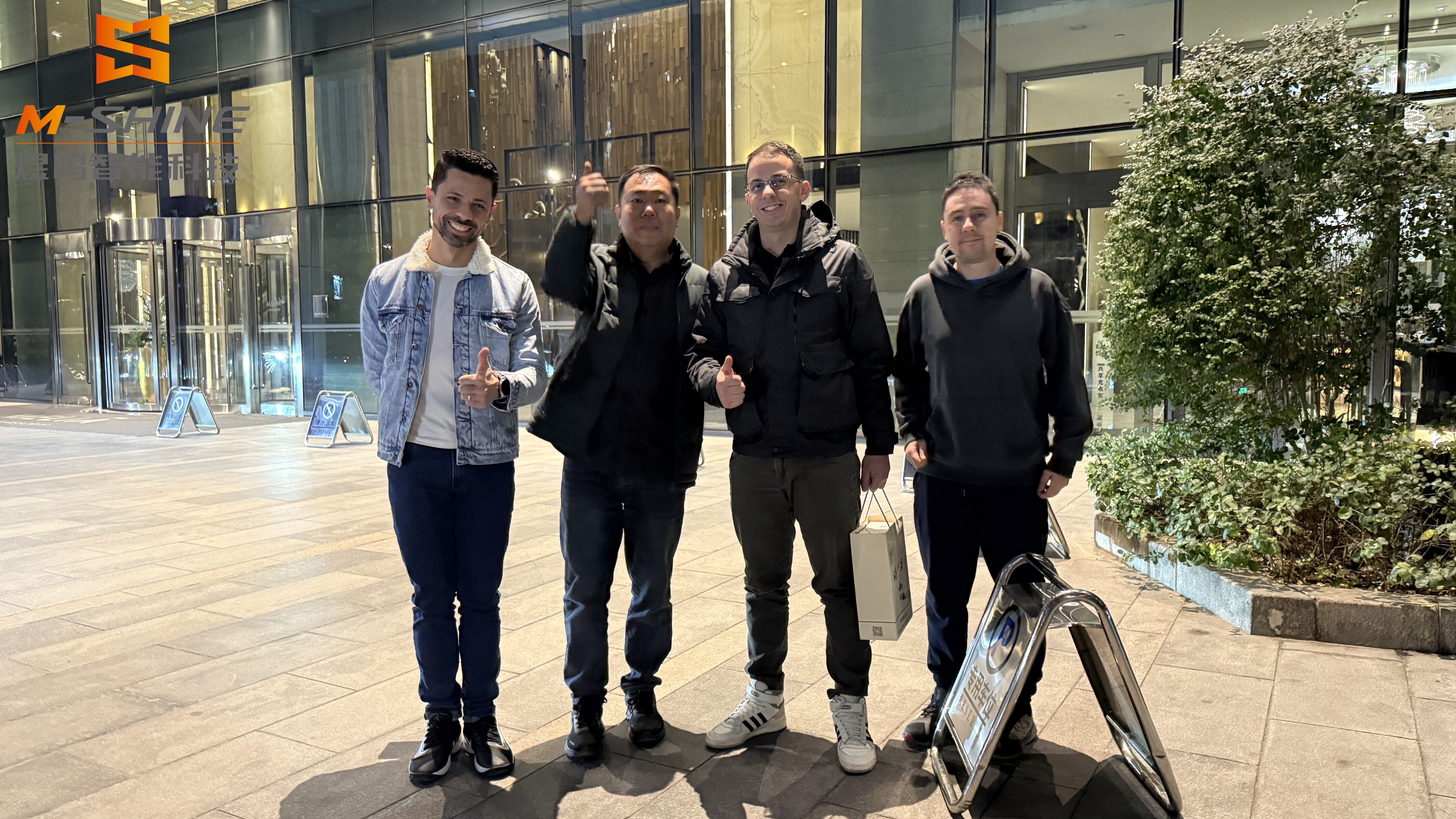 Бразильские клиенты проделали долгий путь, чтобы приобрести высококачественное деревообрабатывающее оборудование 2140 woodworking cnc atc