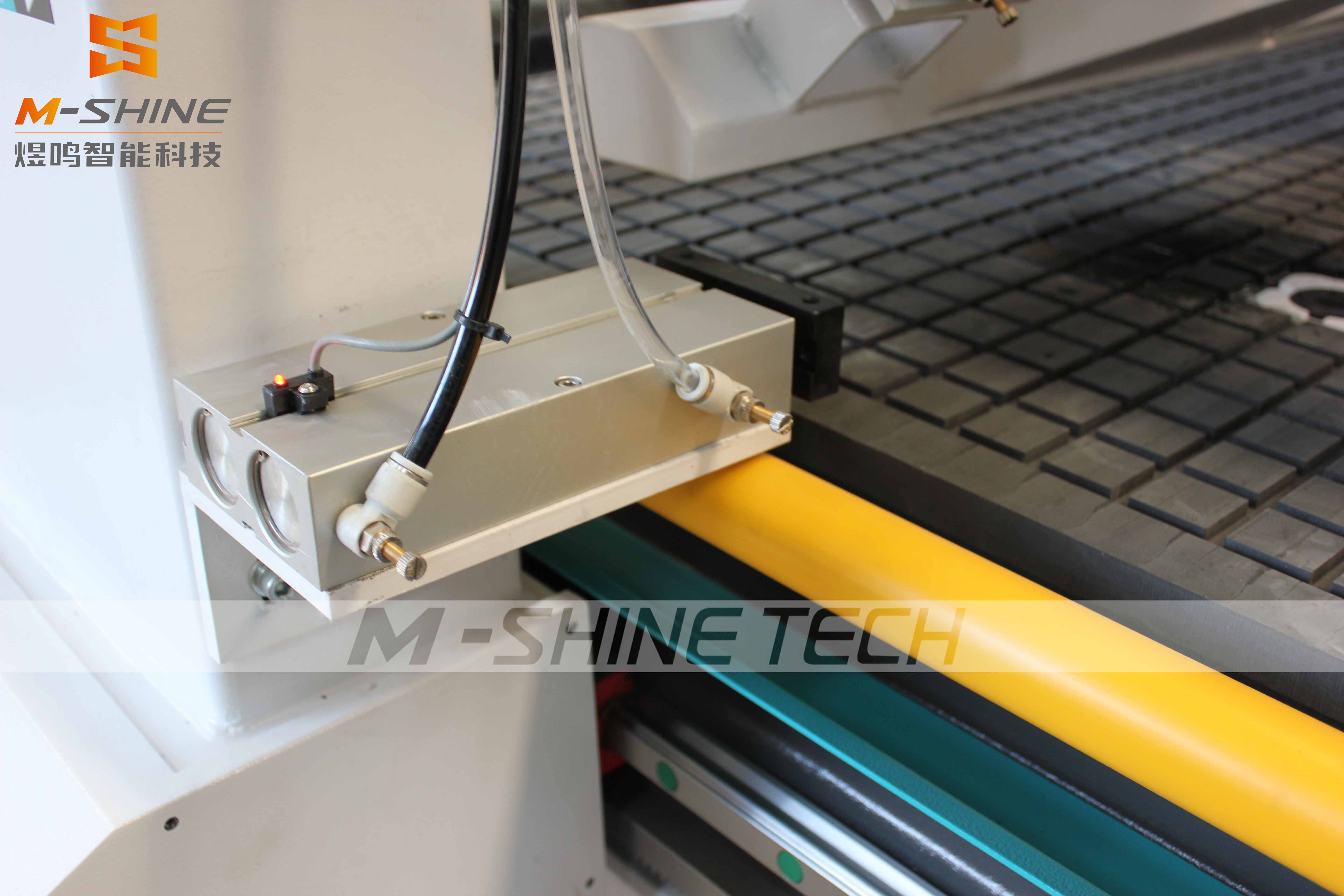 Почему включение периферийных цилиндров является необходимой особенностью высокоэффективного деревообрабатывающего станка с ЧПУ для гнездования?