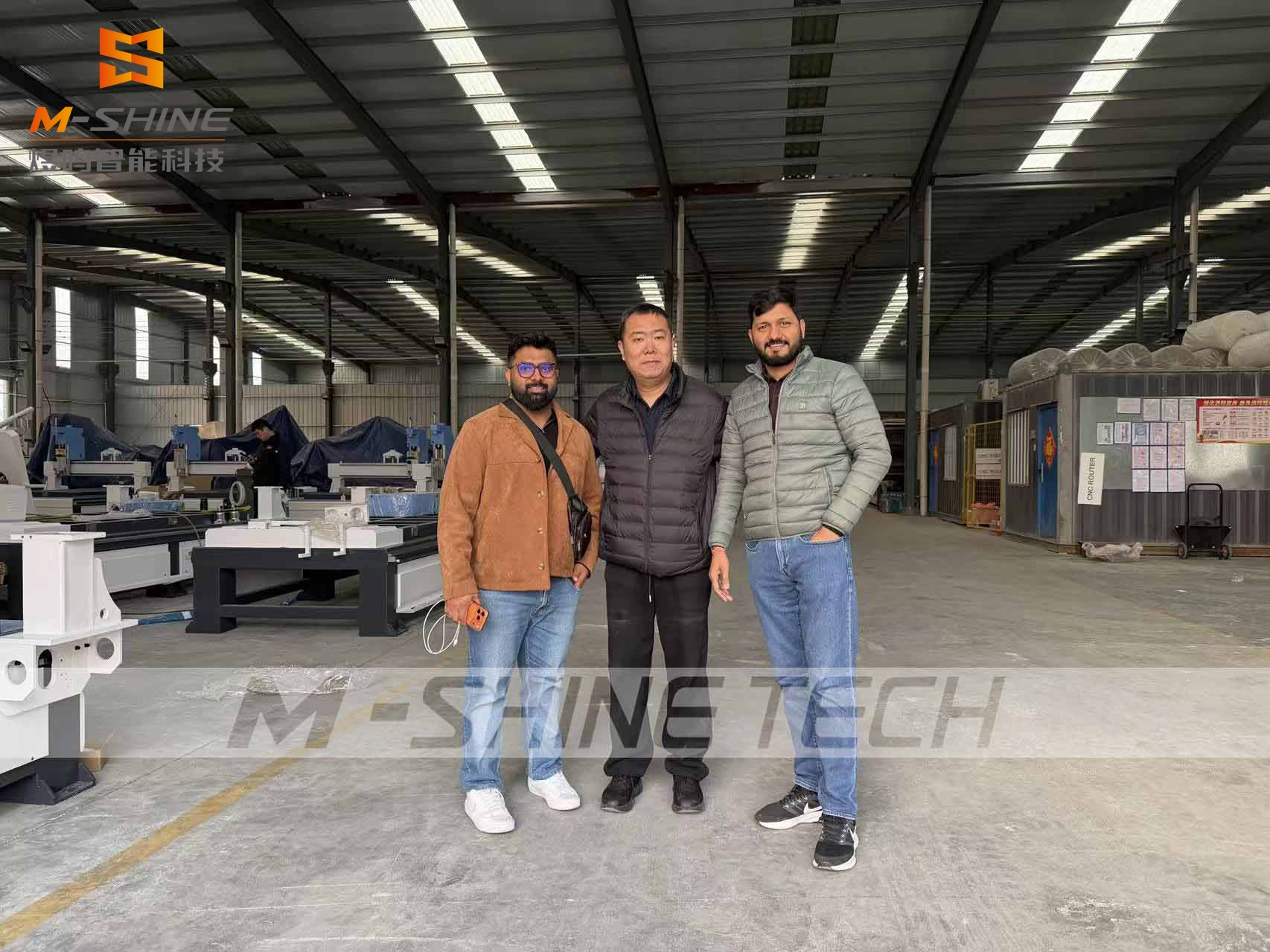 Завод по производству деревообрабатывающего оборудования с ЧПУ, приглашаем клиентов посетить завод в любое время.