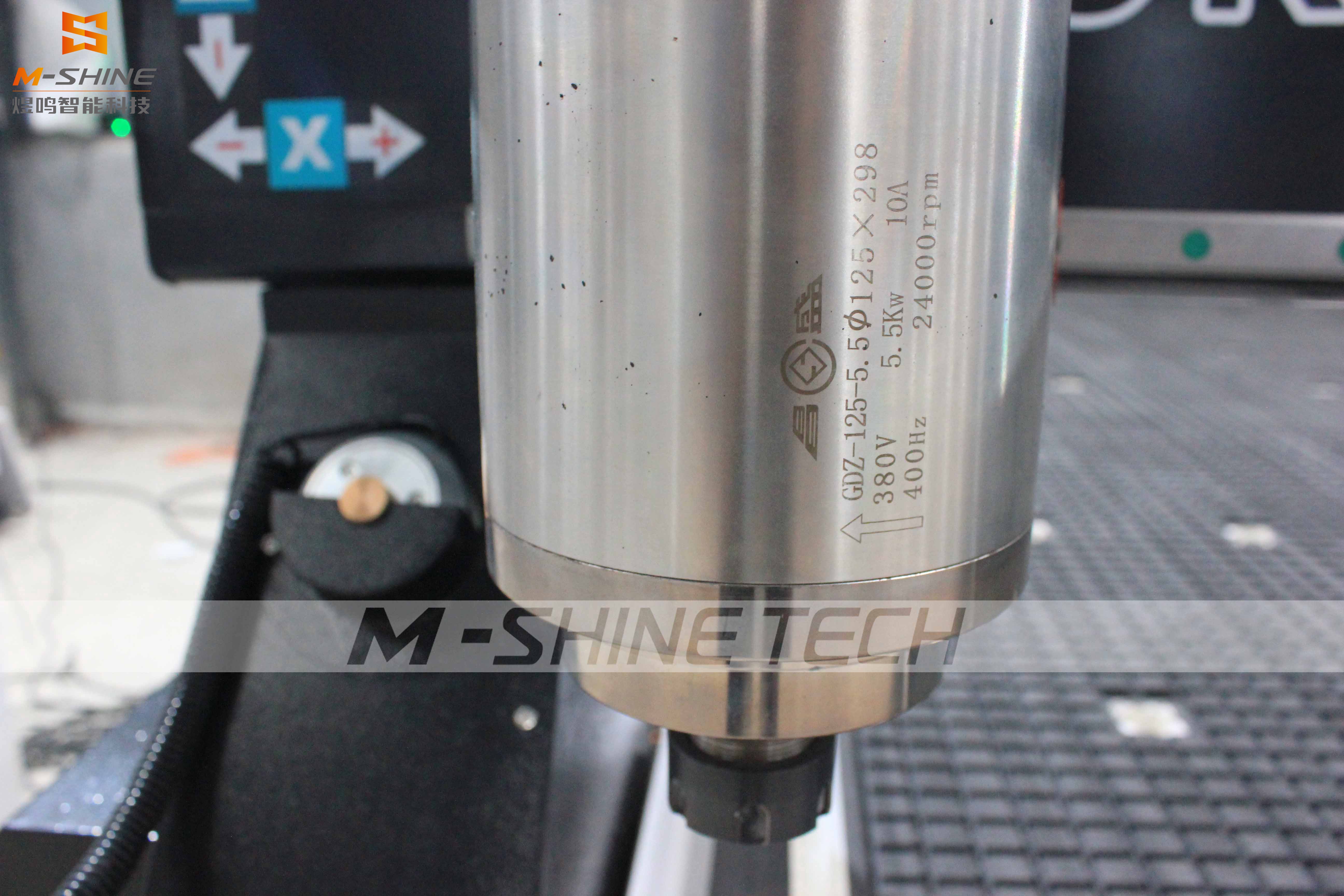 Почему в деревообрабатывающем гравировальном станке с водяным охлаждением шпинделя сначала запускается система охлаждения, а затем активируется шпиндель?