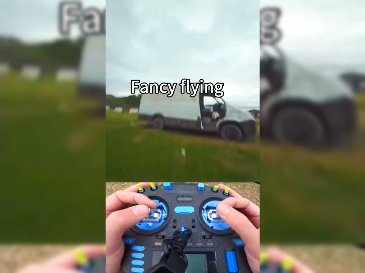 Дрон FPV летает в необычной манере внутри автомобиля