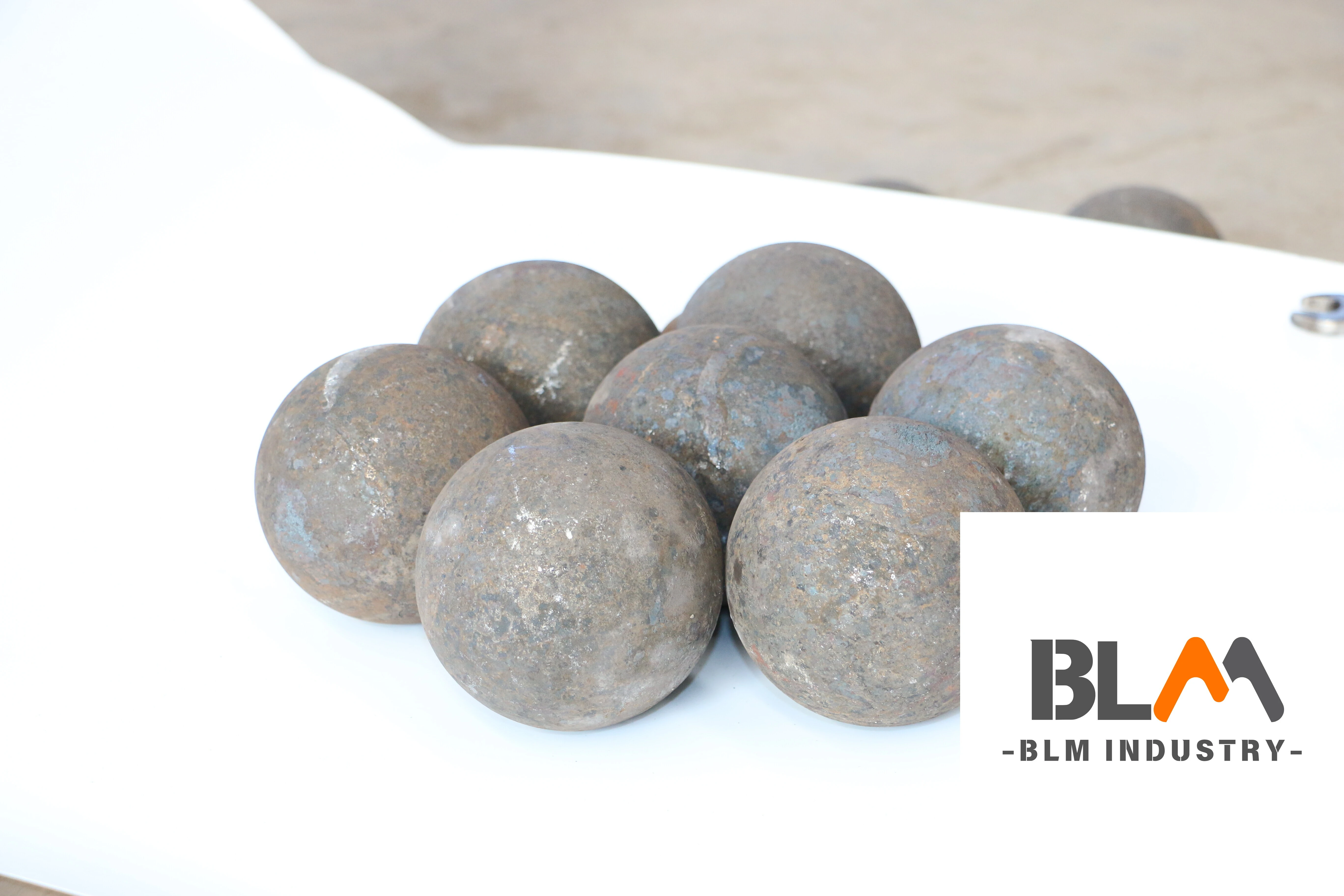10mm-200mm Grinding Media Forged Steel Ball 