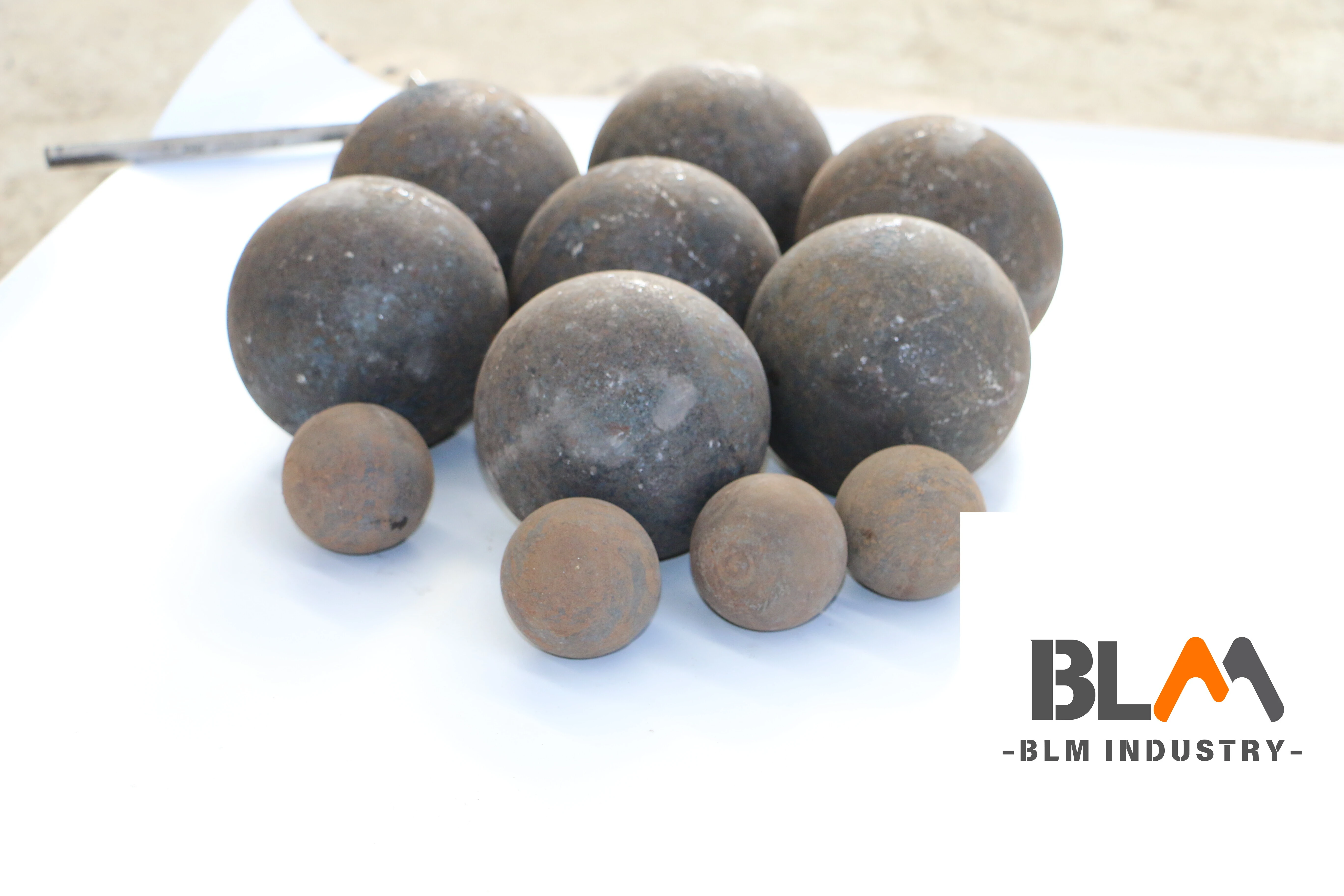 10mm-200mm Grinding Media Forged Steel Ball 