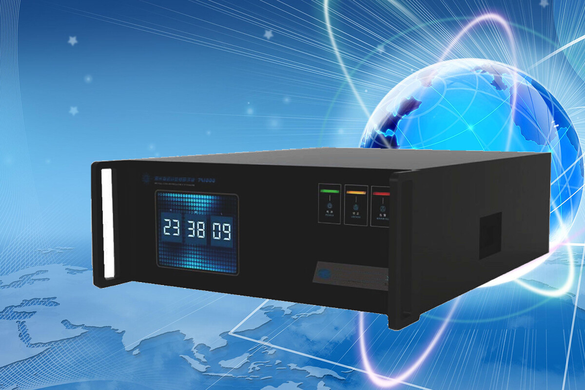 What are the advantages of optically pumped cesium atomic clocks compared to other types of atomic clocks