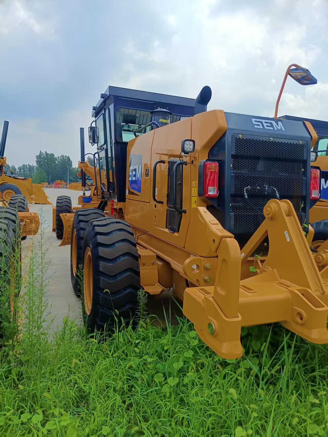Автогрейдер SEM 922F
