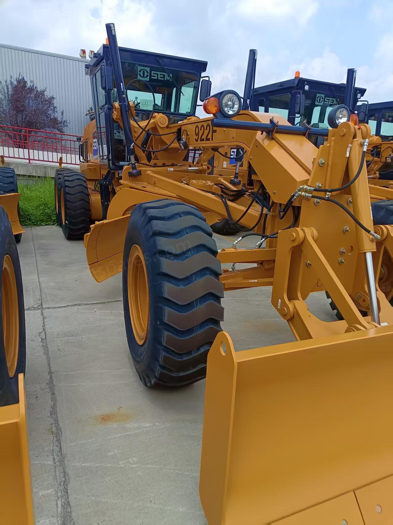 Автогрейдер SEM 922F
