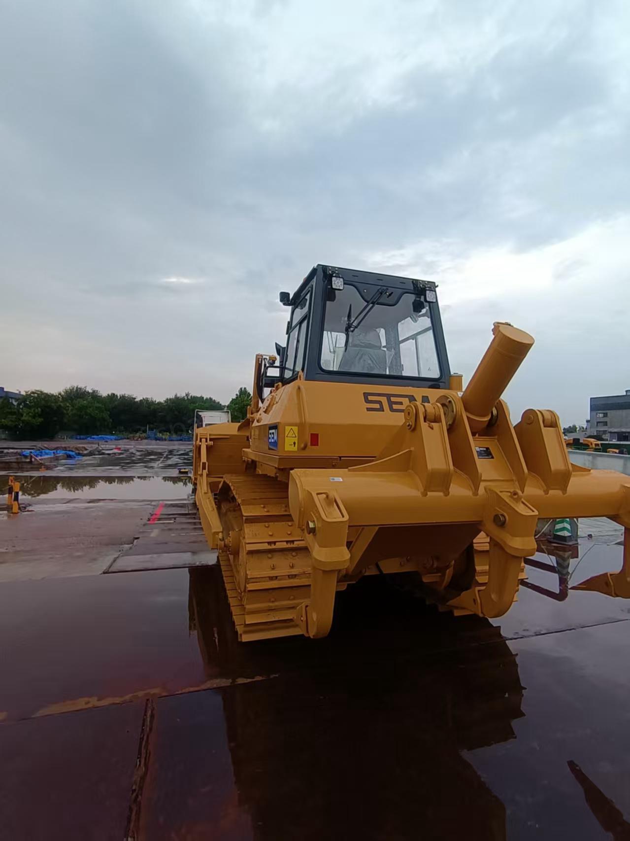 Бульдозер SEM 818F 18 тонн для тяжелых условий эксплуатации