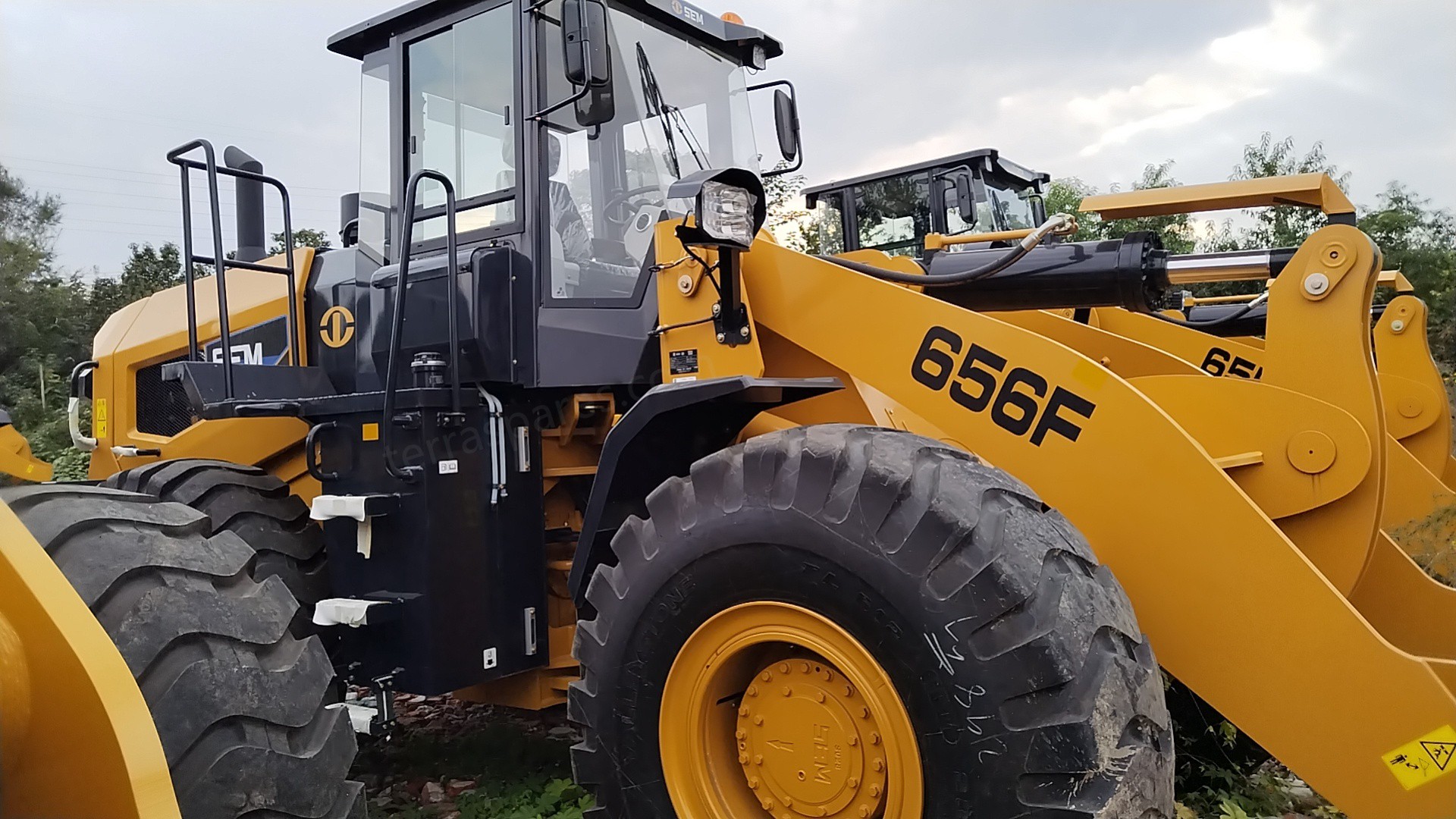 Фронтальные погрузчики SEM Фронтальный погрузчик SEM 656F 5 тонн Фронтальные погрузчики SEM Фронтальный погрузчик SEM 656F 5 тонн