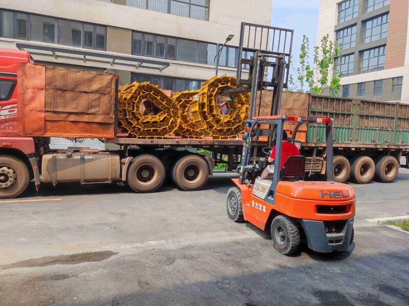 Shantui spare parts shipping (1).jpg