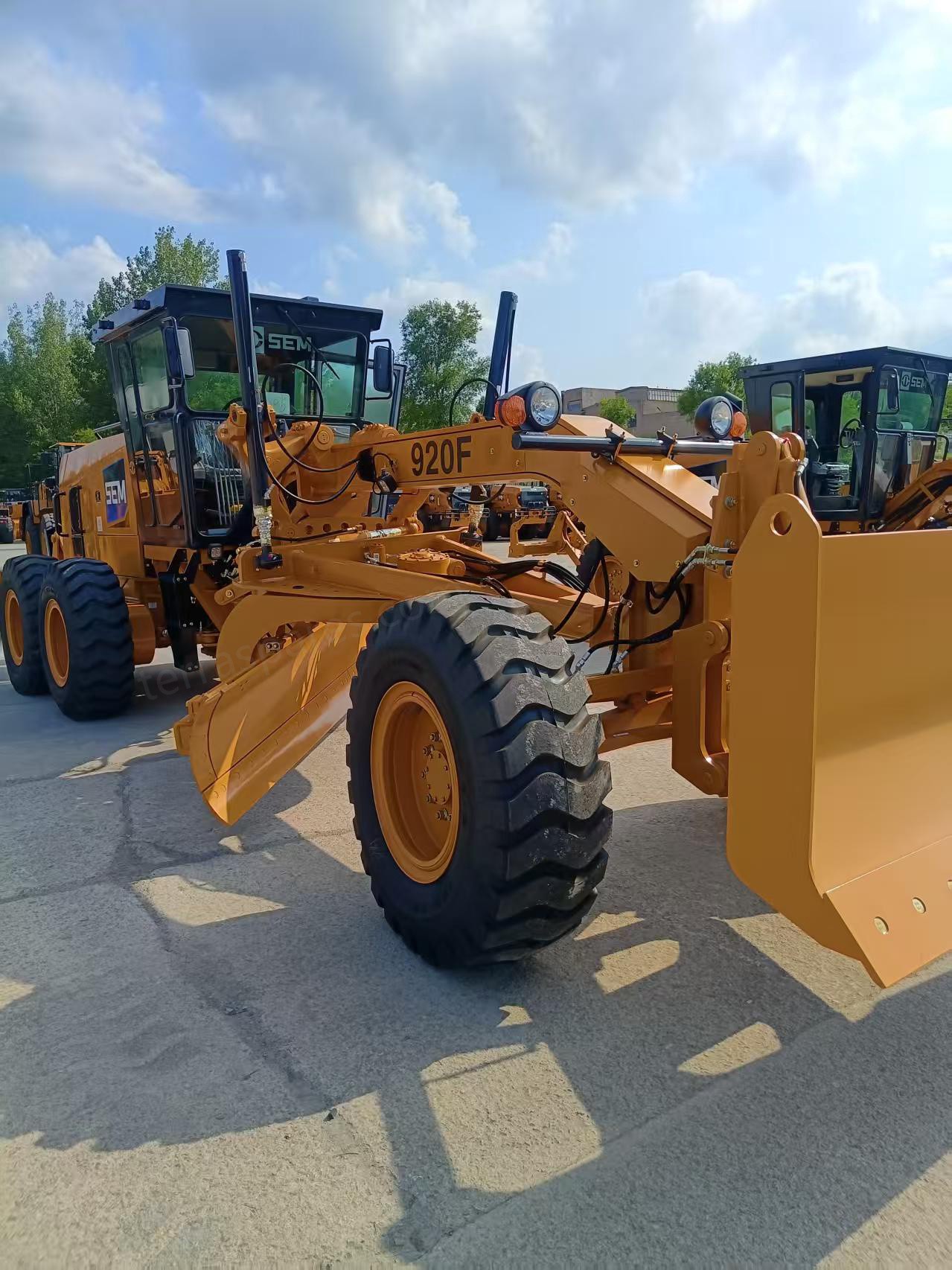 Motoniveladora SEM 920F