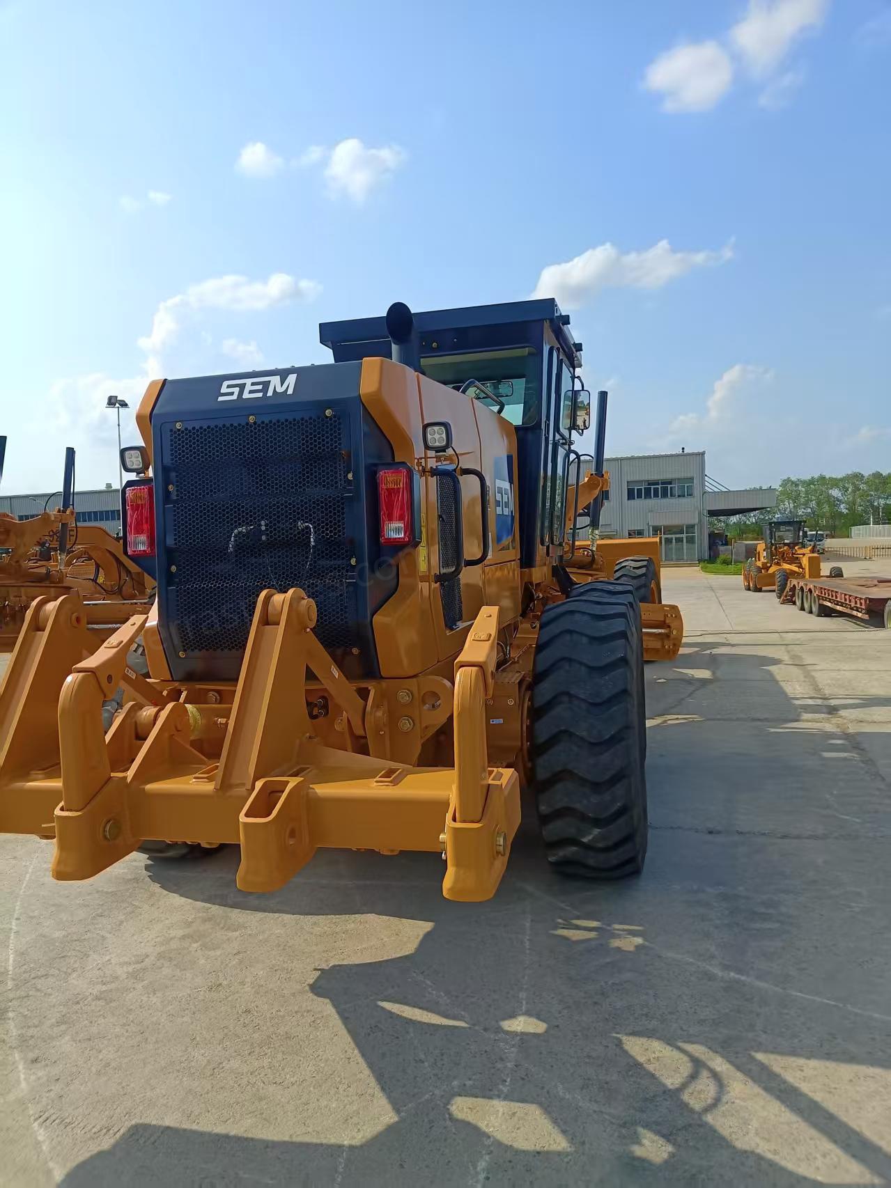 Motoniveladora SEM 920F