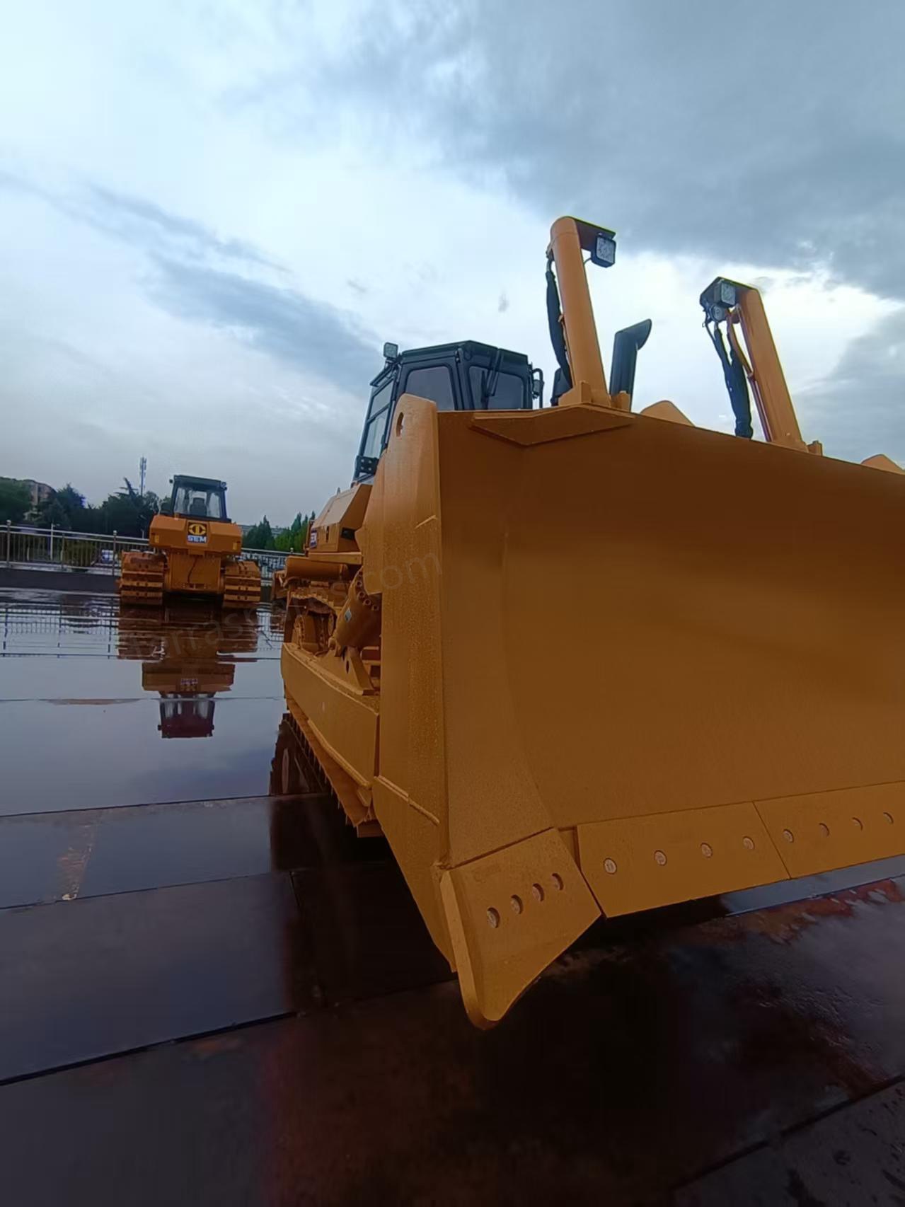 Bulldozer de servicio pesado SEM 818F de 18 toneladas