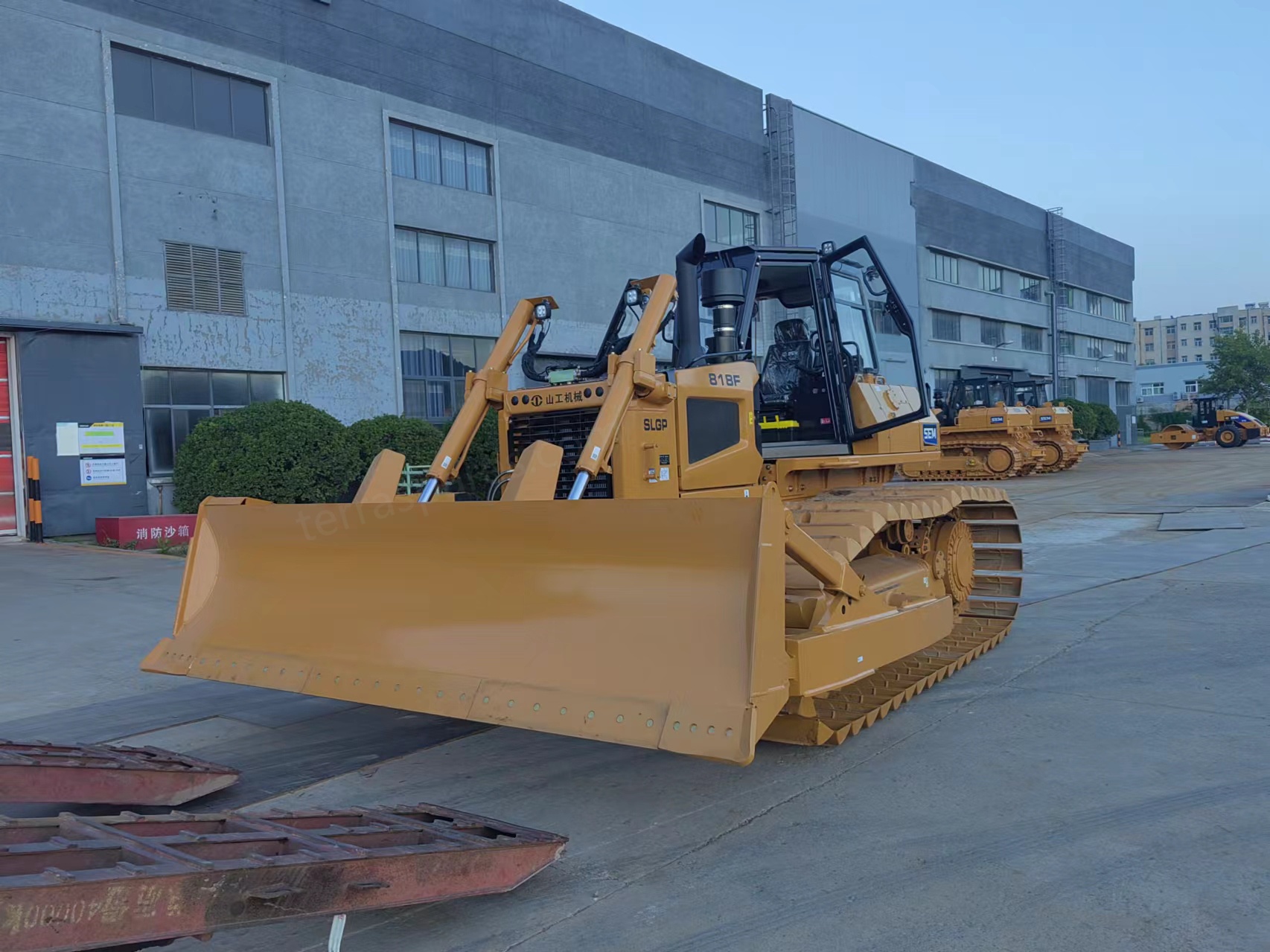 Bulldozer de servicio pesado SEM 818F de 18 toneladas
