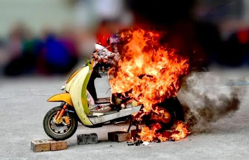 Correct Handling Methods After an Electric Bike Catches Fire