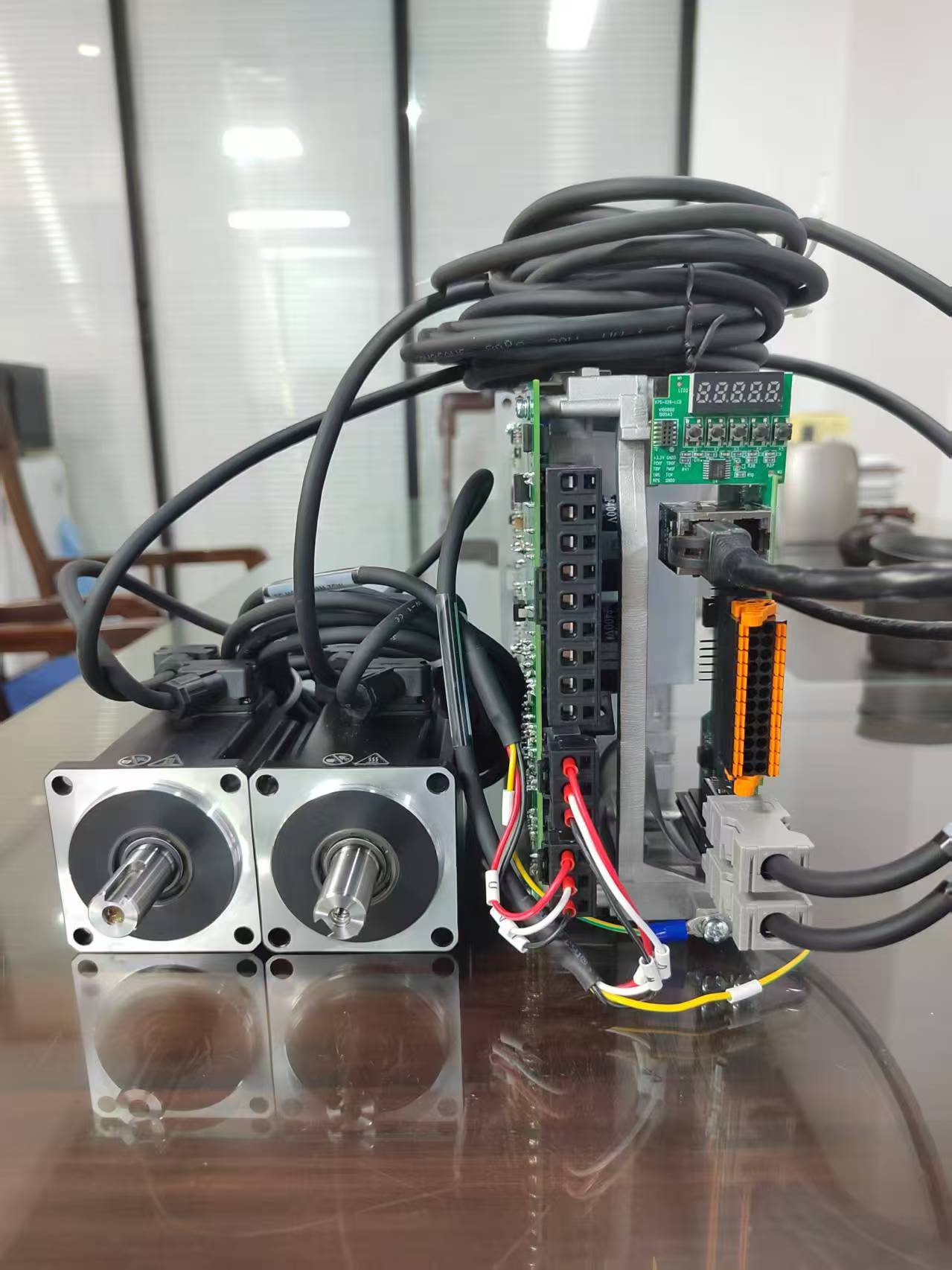 双轴伺服驱动器