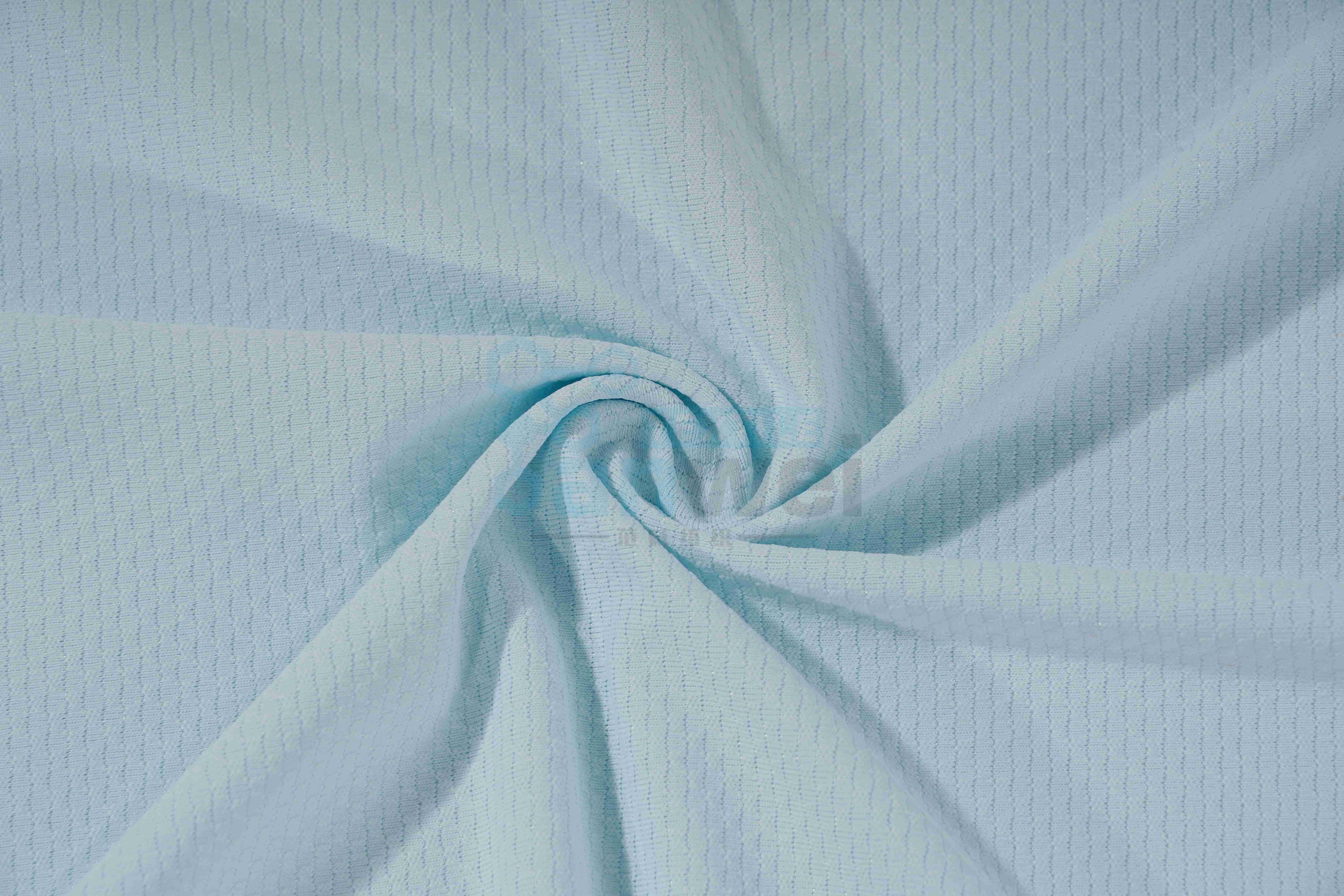 Ripple-like ripples on the surface of the water.