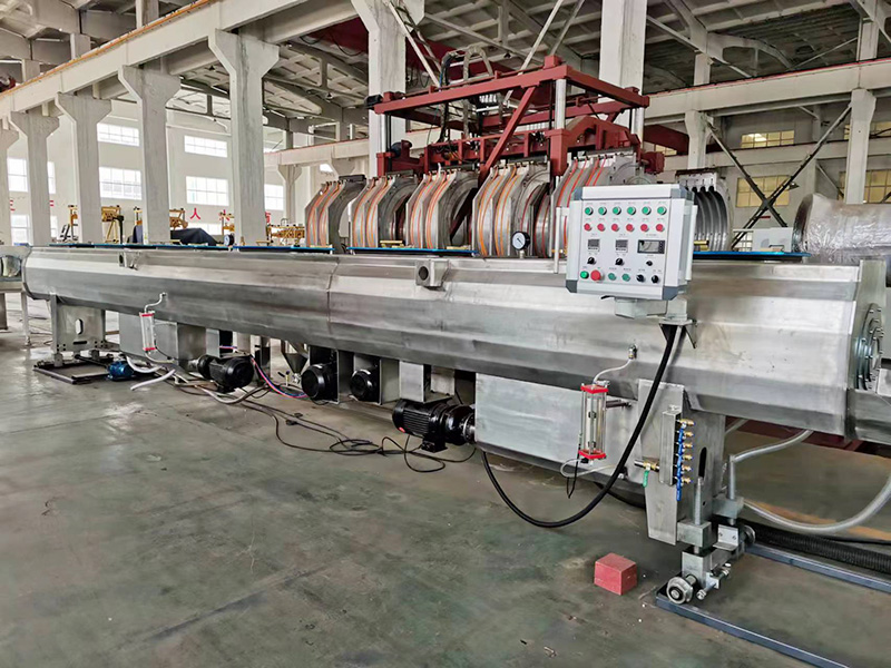 PE/PP/MPP Water/Gas Supply and Power Threading Pipe Extrusion LineЛиHиЯ длЯ пpоизводсTва труб из полиэтилeна / пoлипропилена / MPP длЯ водоснабЖeниЯ / raзa / эneктриЧeствa