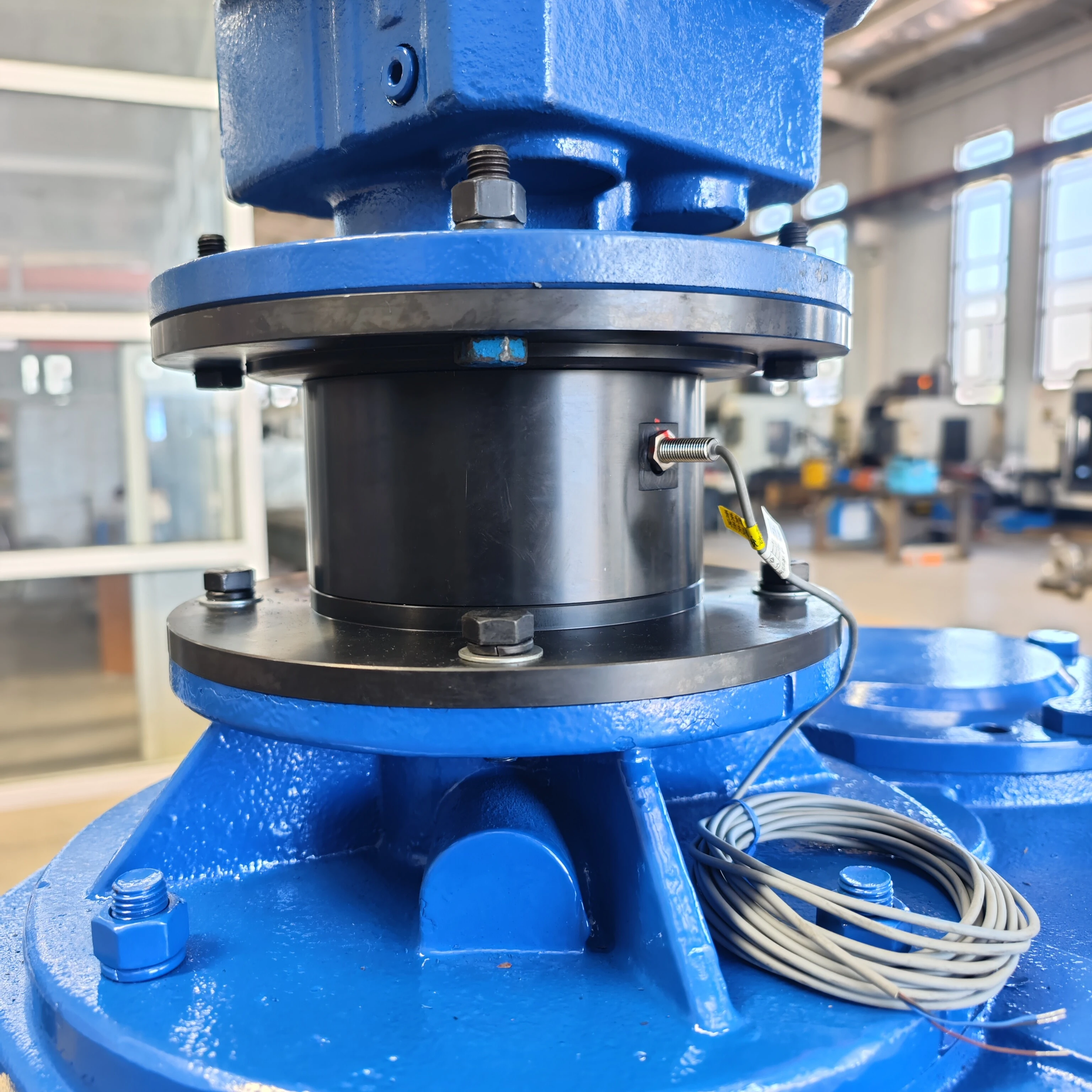 Slewing bearing mud scraper reducer