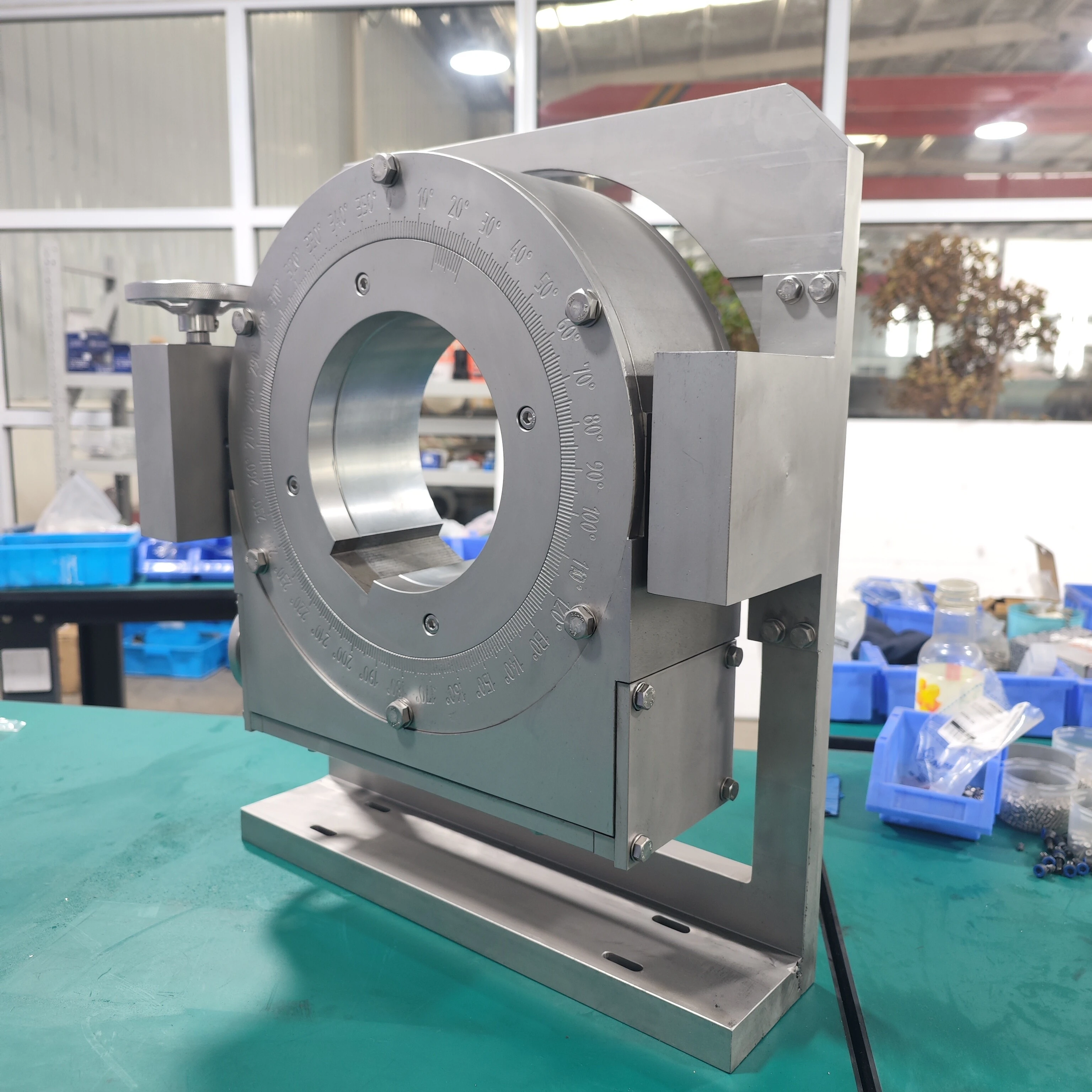 Non-standard non-magnetic worm gear reducer