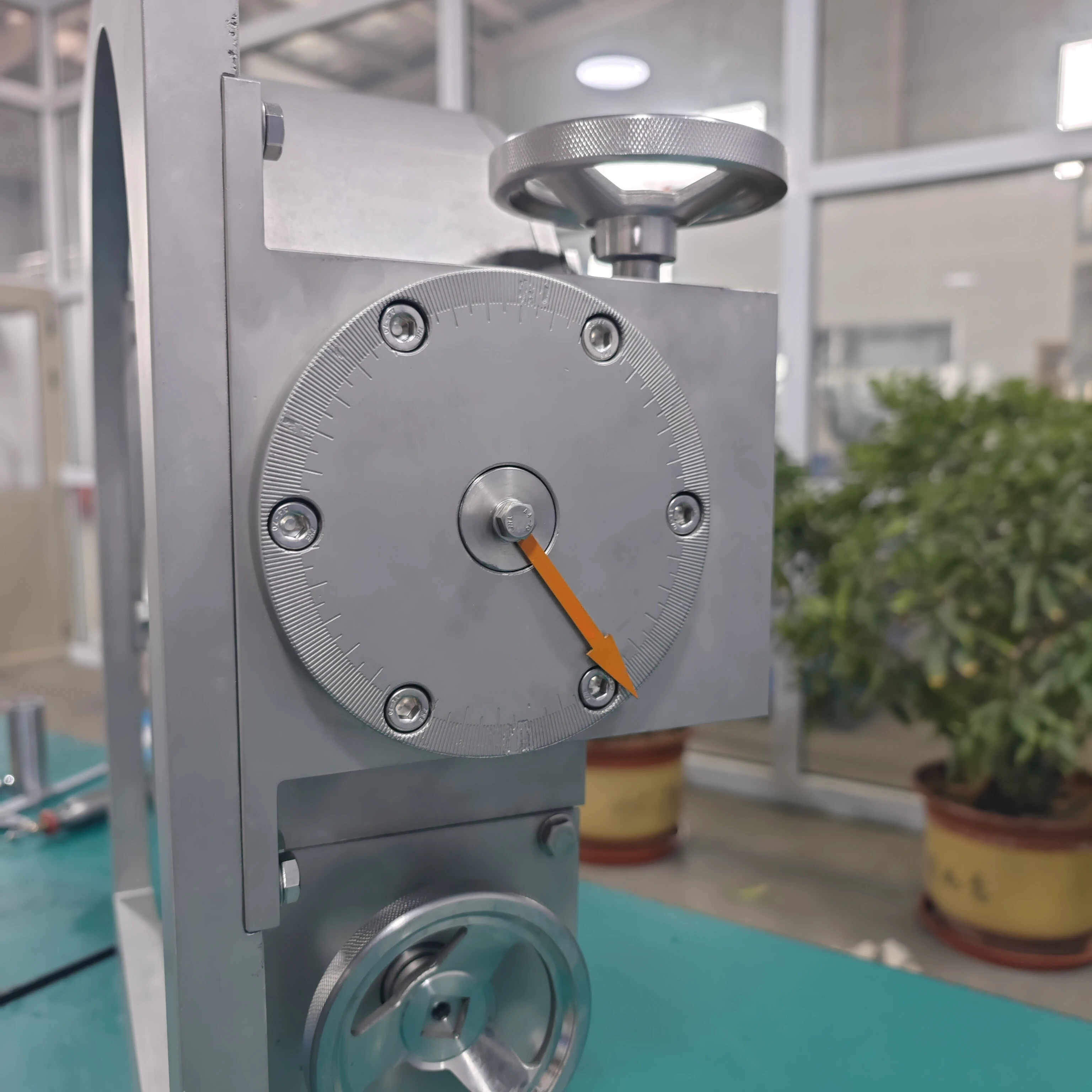 Non-standard non-magnetic worm gear reducer