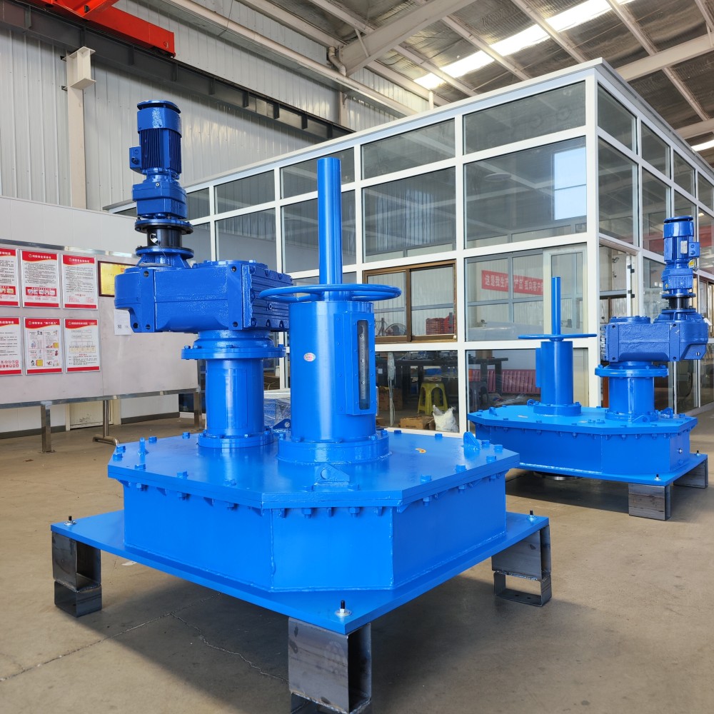 Returning scraper speed reducer