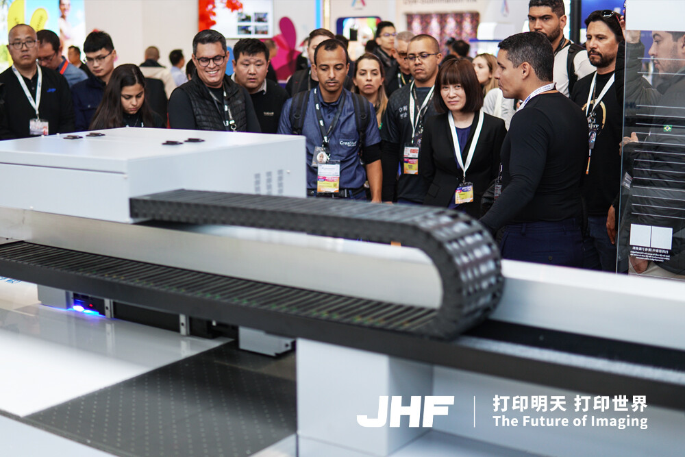 El equipo de agentes sudamericanos emprende el viaje de Jinhongfeng en China