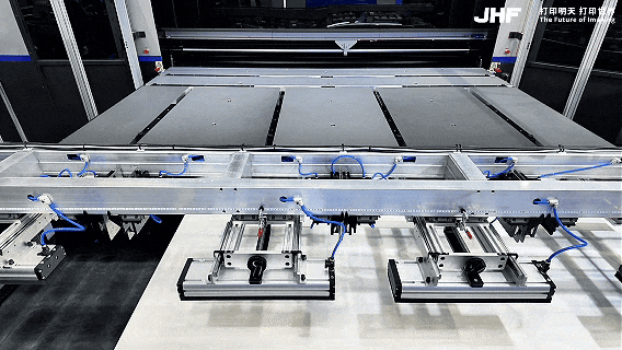 Impressora Venus 33x-s totalmente automática de alta velocidade com carga e descarga - 8 ventosas agarram com força até 300 kg, permitindo a impressão simultânea e eficiente de 4 placas.