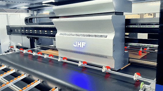 1785828641943167443489955840.gif Vencendo com Velocidade, Destacando-se pela Precisão! A Impressora de Alta Velocidade para Embalagens de Papelão Ondulado com Alimentação Direta JHF CZ2516 Libera um Novo Impulso
