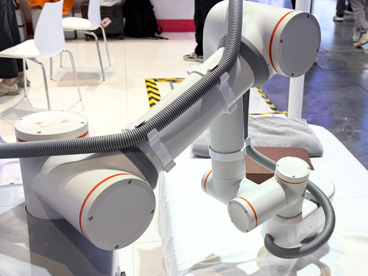 ベッドサイド理学療法ロボットに力制御式関節モジュールが必要な理由