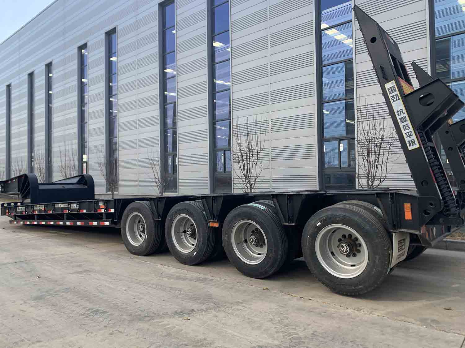 низкорамные полуприцепы цена/80 тонн низкорамный прицеп для продажи/модульный модульный низкорамный прицеп