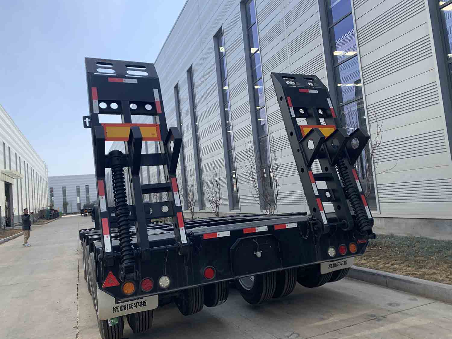 низкорамные полуприцепы цена/80 тонн низкорамный прицеп для продажи/модульный модульный низкорамный прицеп