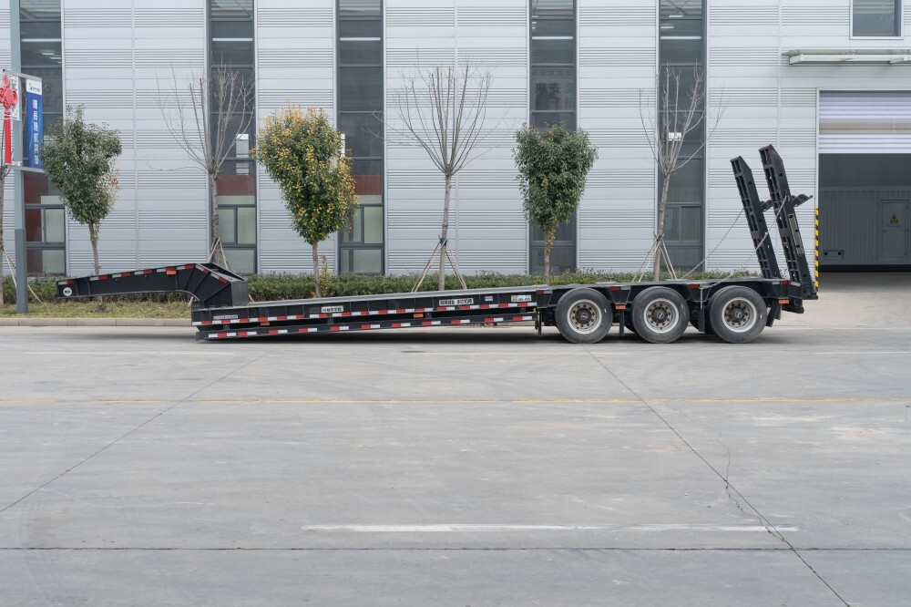 тяжелая обязанность низкорамный прицеп для продажи/4 оси низкорамный полуприцеп/низкорамный прицеп 100 тонн производитель