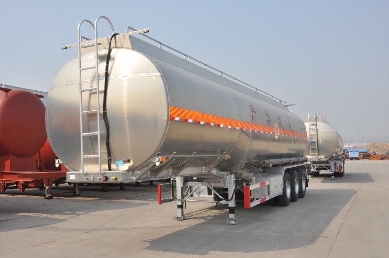 Что делает 3-осные автоцистерны идеальными для перевозок на дальние расстояния Что делает 3-осные автоцистерны идеальными для перевозок на дальние расстояния