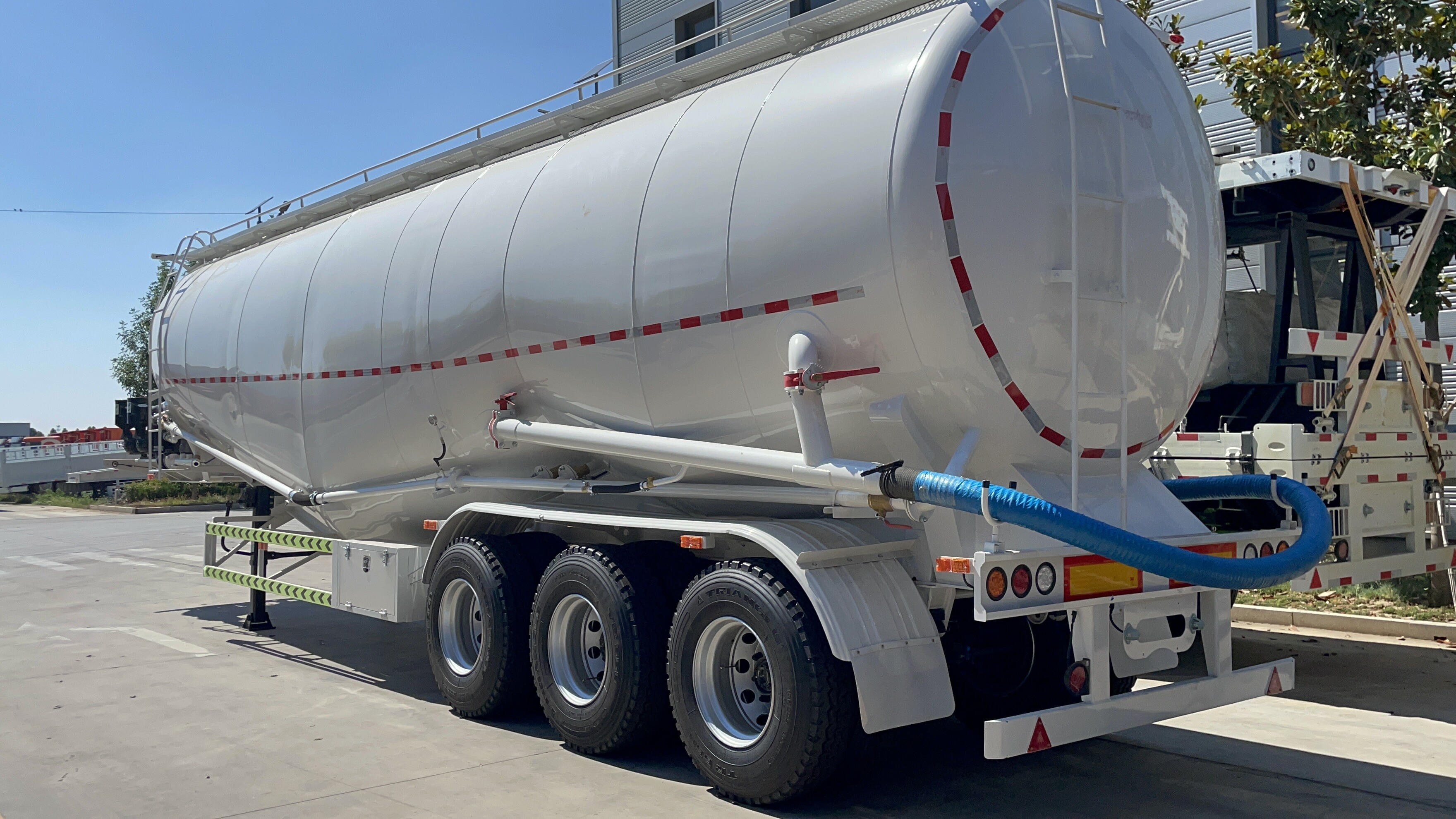 навальный цемент трейлер/навальный цемент танкер полуприцеп/цемент танкер трейлер для продажи