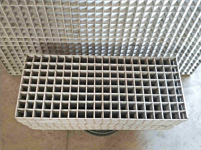 Pelat Baja Berpola Stainless Steel