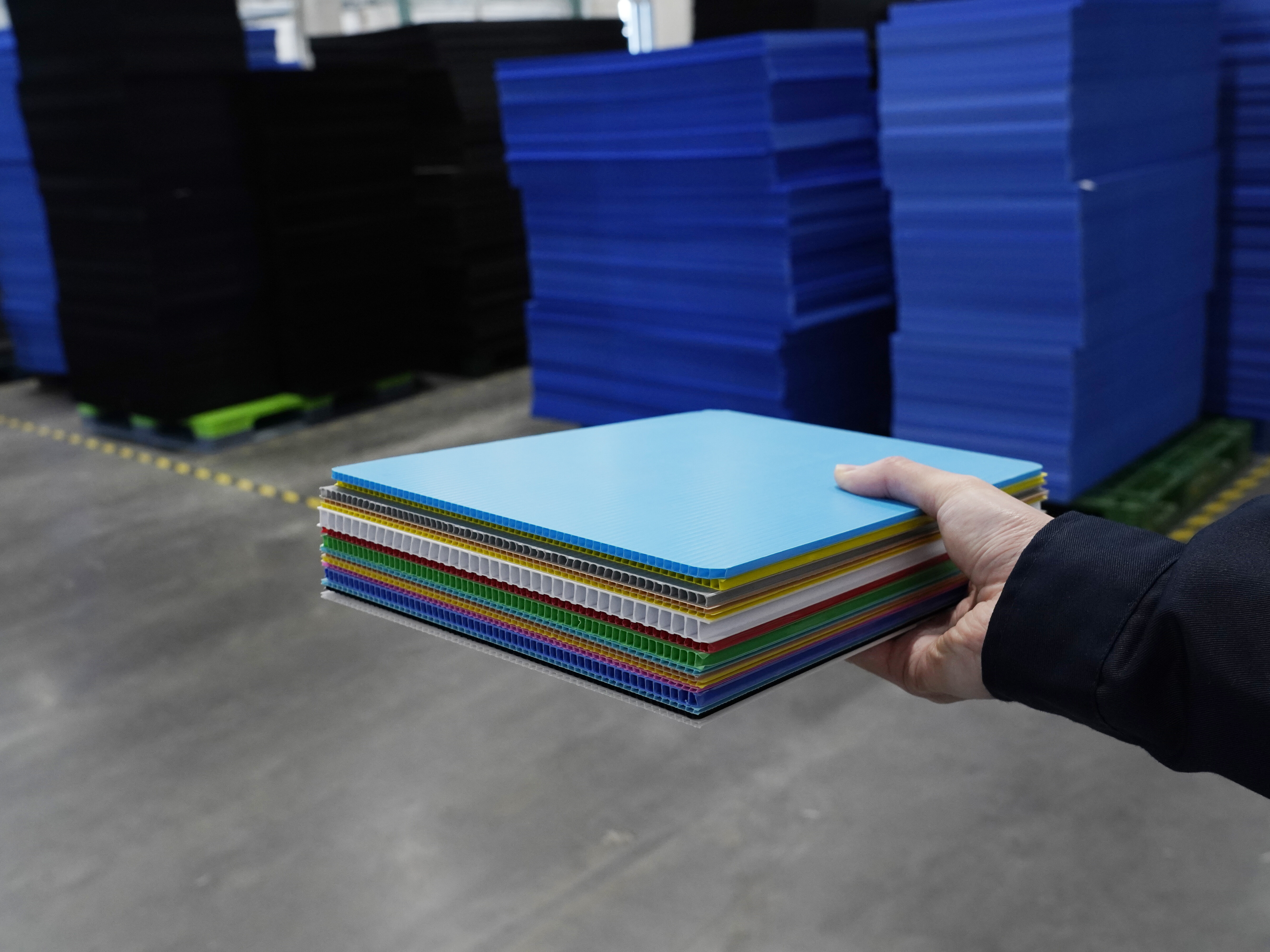 Гофрированный лист PP для защиты пола и оборудования