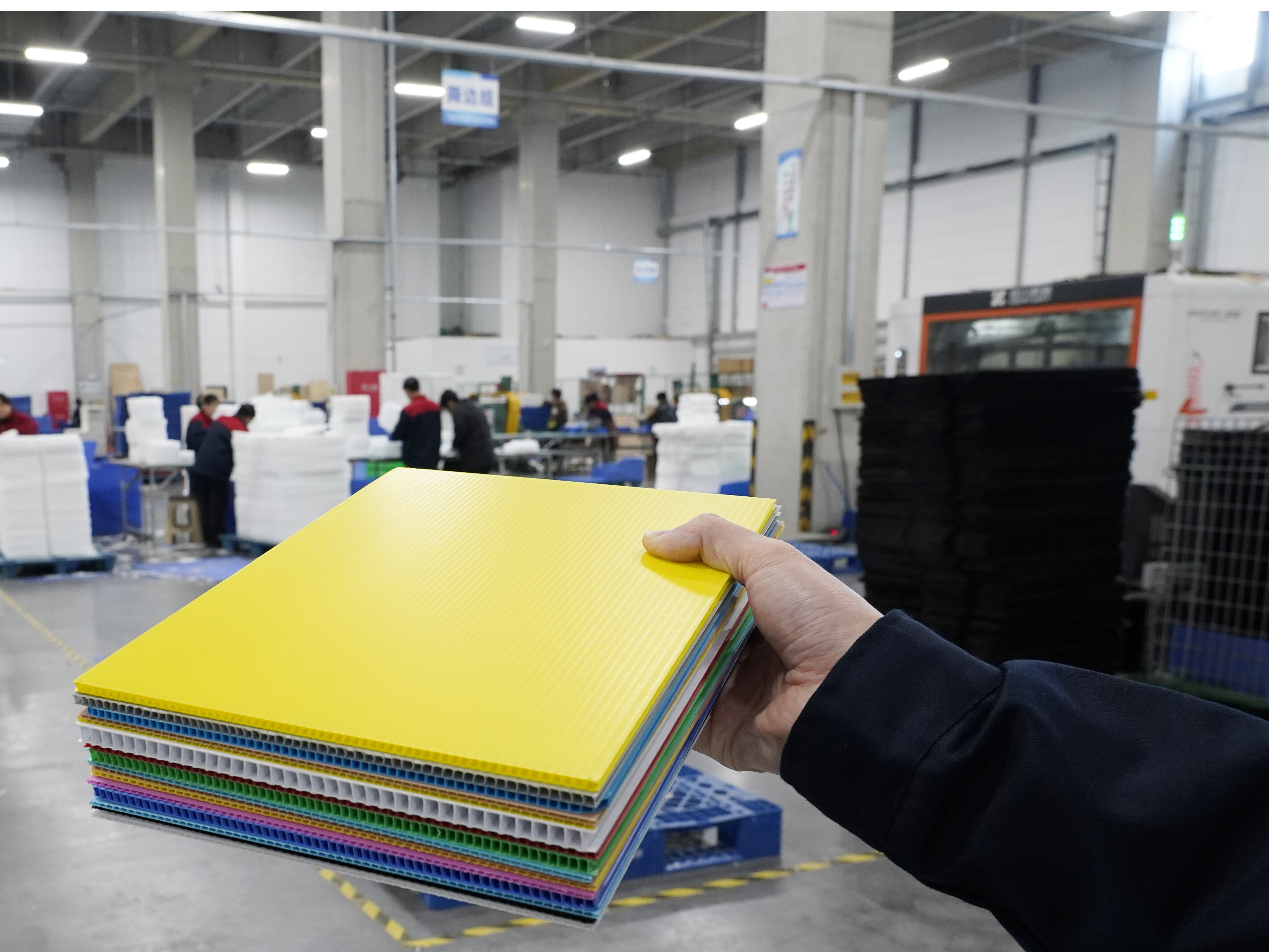 Гофрированный лист PP для защиты пола и оборудования