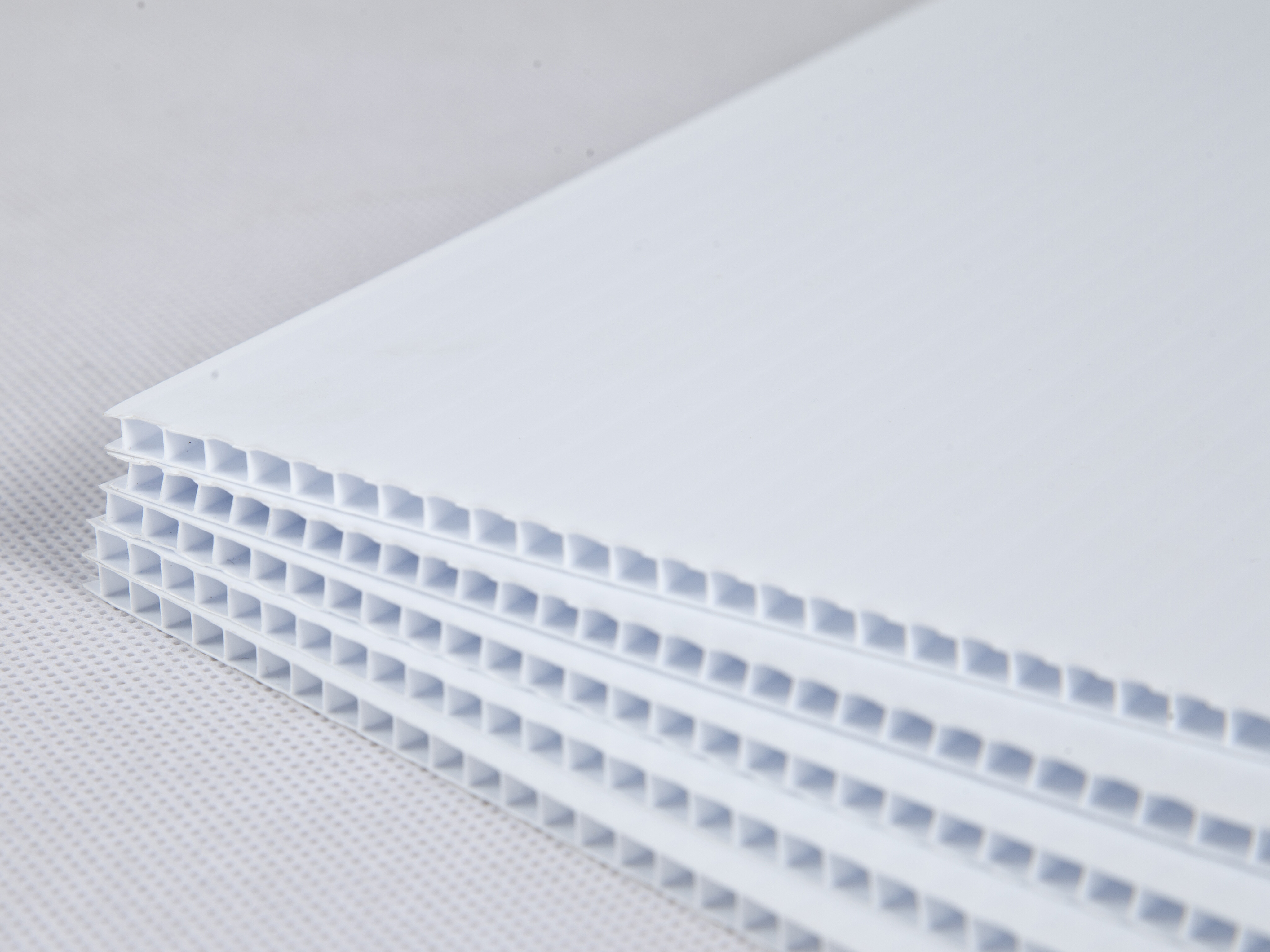 Рекламные щиты из пластика