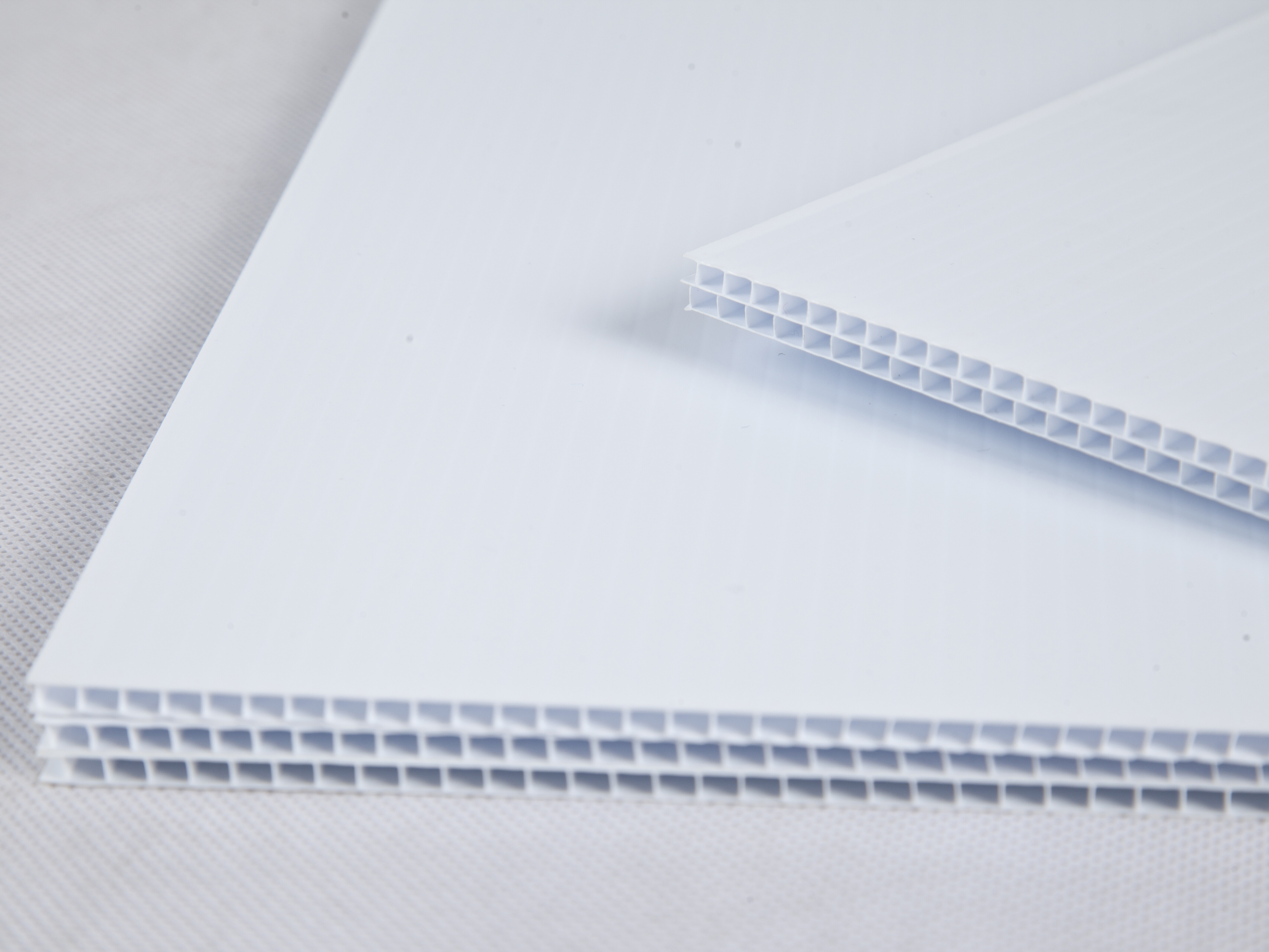 Рекламные щиты из пластика