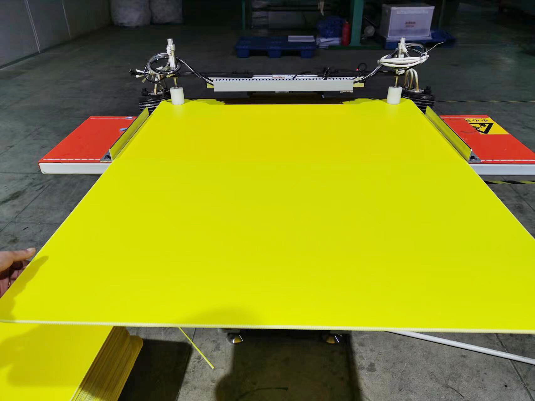 листы из гофрированного полипропилена