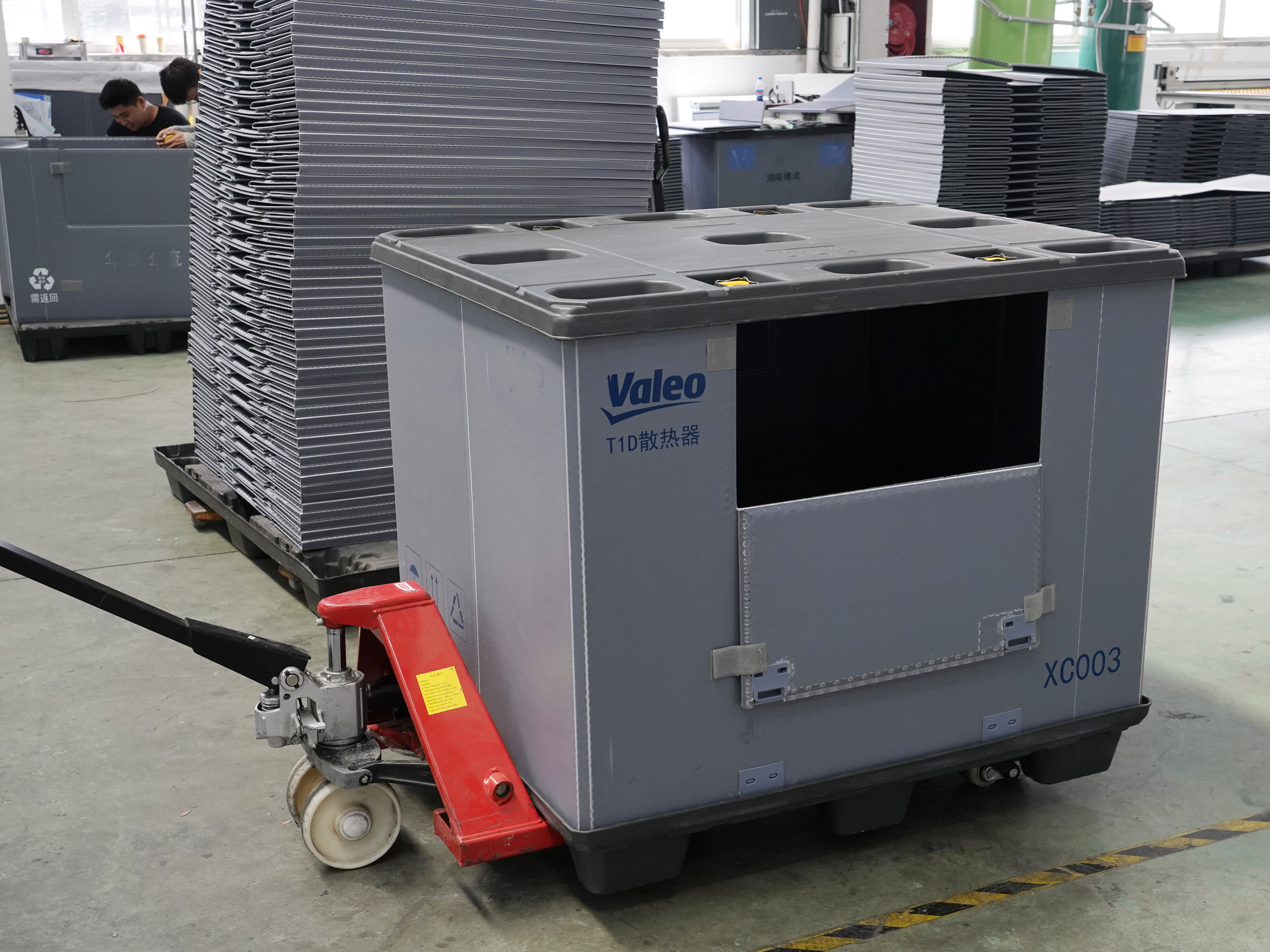 Почему Пластиковый поддон BOX — лучший выбор для логистики?