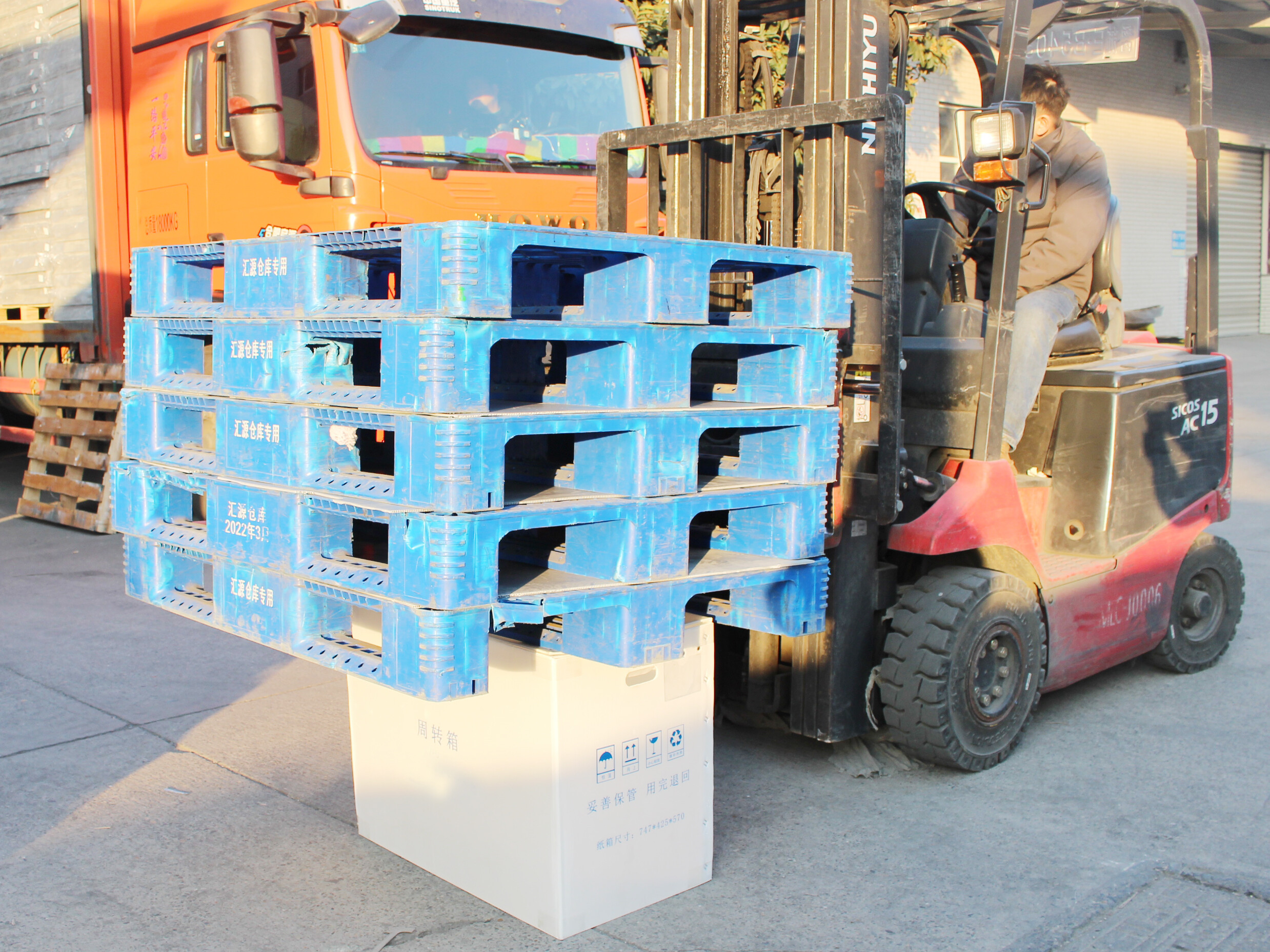 ящики из сотового пластика Correx